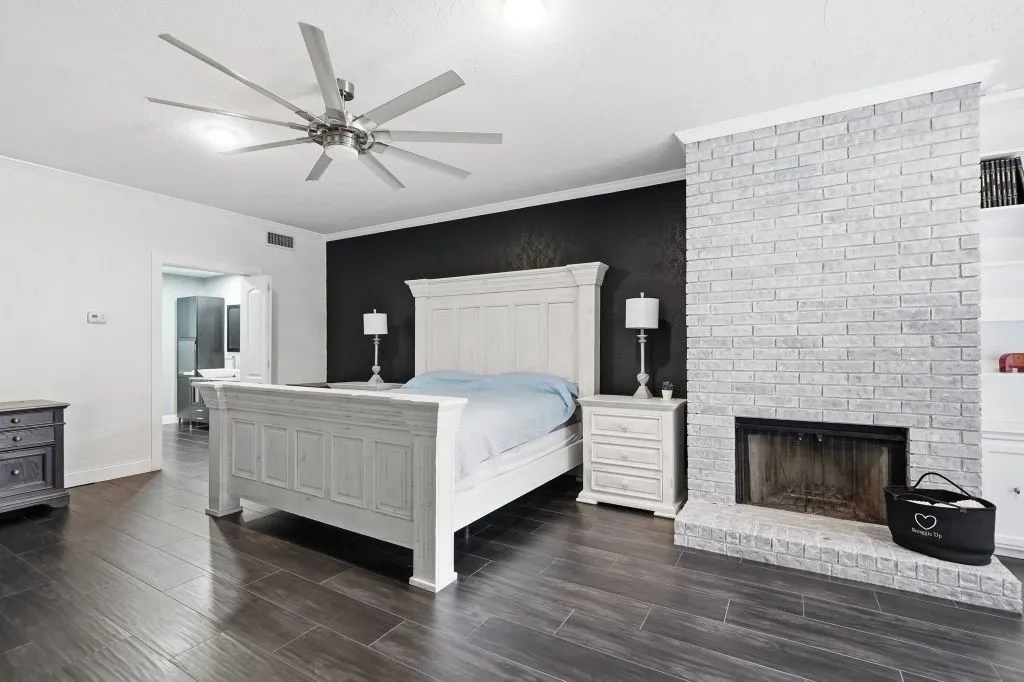 Single Family Residence For Sale in Tarrant County , 408 Arcadia Street, Hurst, Texas 76053, 3 Bedroom, 4 Bathroom, 3 Garage spaces, 3,911 Sqft, built in 1976, mls#21347334, Real Estate Agent in Hurst, Homes For Sale in Tarrant county, Homes For Sale in Hurst, Realtor in Hurst Texas, Real Estate Brokerage Independent Realty Texas, Luminita Cordes Realtor