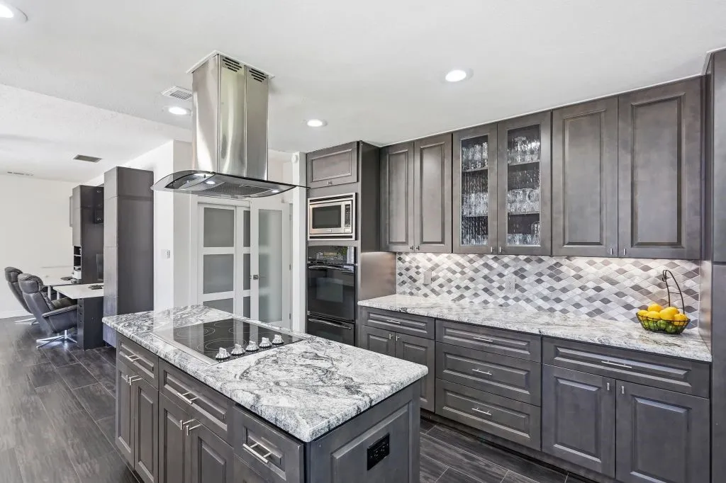 Single Family Residence For Sale in Tarrant County , 408 Arcadia Street, Hurst, Texas 76053, 3 Bedroom, 4 Bathroom, 3 Garage spaces, 3,911 Sqft, built in 1976, mls#21347334, Real Estate Agent in Hurst, Homes For Sale in Tarrant county, Homes For Sale in Hurst, Realtor in Hurst Texas, Real Estate Brokerage Independent Realty Texas, Luminita Cordes Realtor