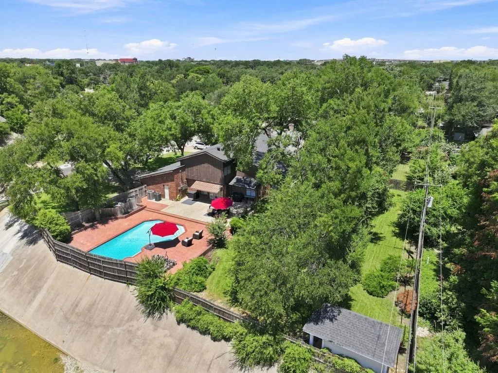 Single Family Residence For Sale in Tarrant County , 408 Arcadia Street, Hurst, Texas 76053, 3 Bedroom, 4 Bathroom, 3 Garage spaces, 3,911 Sqft, built in 1976, mls#21347334, Real Estate Agent in Hurst, Homes For Sale in Tarrant county, Homes For Sale in Hurst, Realtor in Hurst Texas, Real Estate Brokerage Independent Realty Texas, Luminita Cordes Realtor