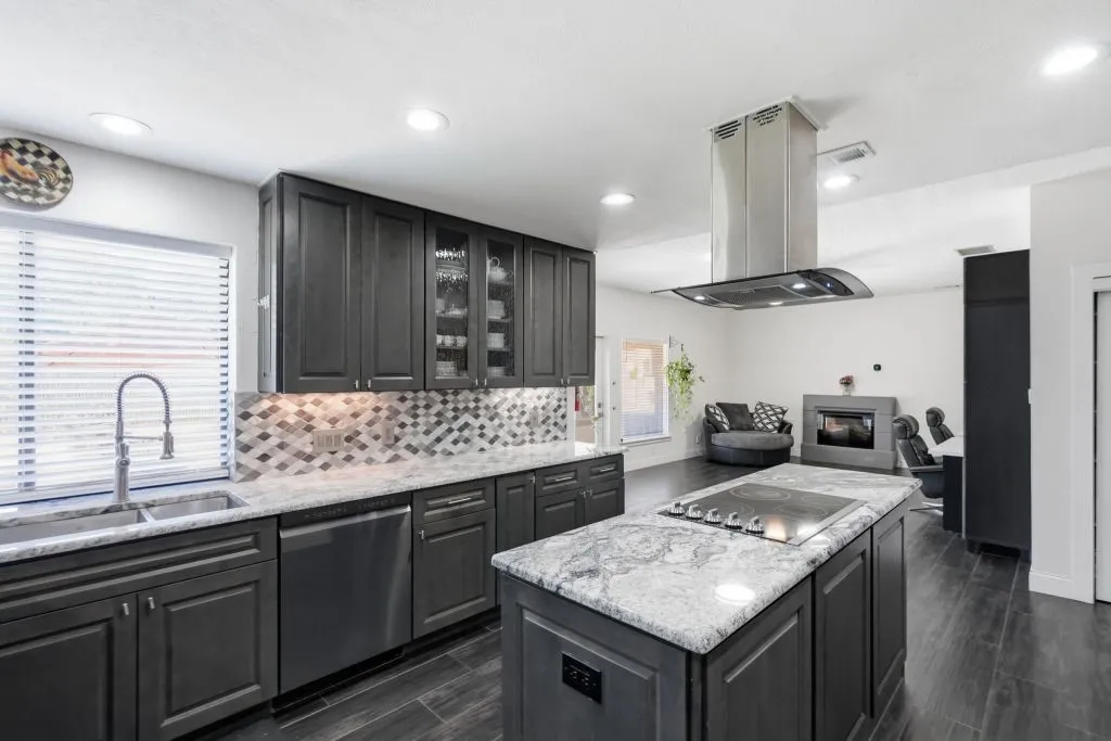 Single Family Residence For Sale in Tarrant County , 408 Arcadia Street, Hurst, Texas 76053, 3 Bedroom, 4 Bathroom, 3 Garage spaces, 3,911 Sqft, built in 1976, mls#21347334, Real Estate Agent in Hurst, Homes For Sale in Tarrant county, Homes For Sale in Hurst, Realtor in Hurst Texas, Real Estate Brokerage Independent Realty Texas, Luminita Cordes Realtor