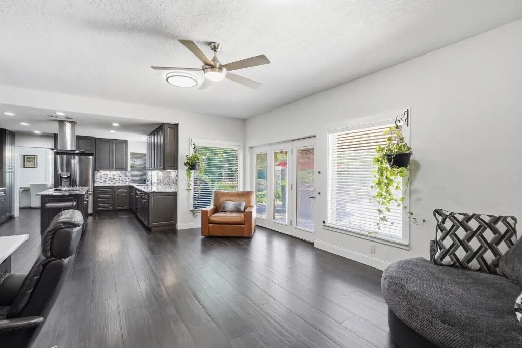 Single Family Residence For Sale in Tarrant County , 408 Arcadia Street, Hurst, Texas 76053, 3 Bedroom, 4 Bathroom, 3 Garage spaces, 3,911 Sqft, built in 1976, mls#21347334, Real Estate Agent in Hurst, Homes For Sale in Tarrant county, Homes For Sale in Hurst, Realtor in Hurst Texas, Real Estate Brokerage Independent Realty Texas, Luminita Cordes Realtor