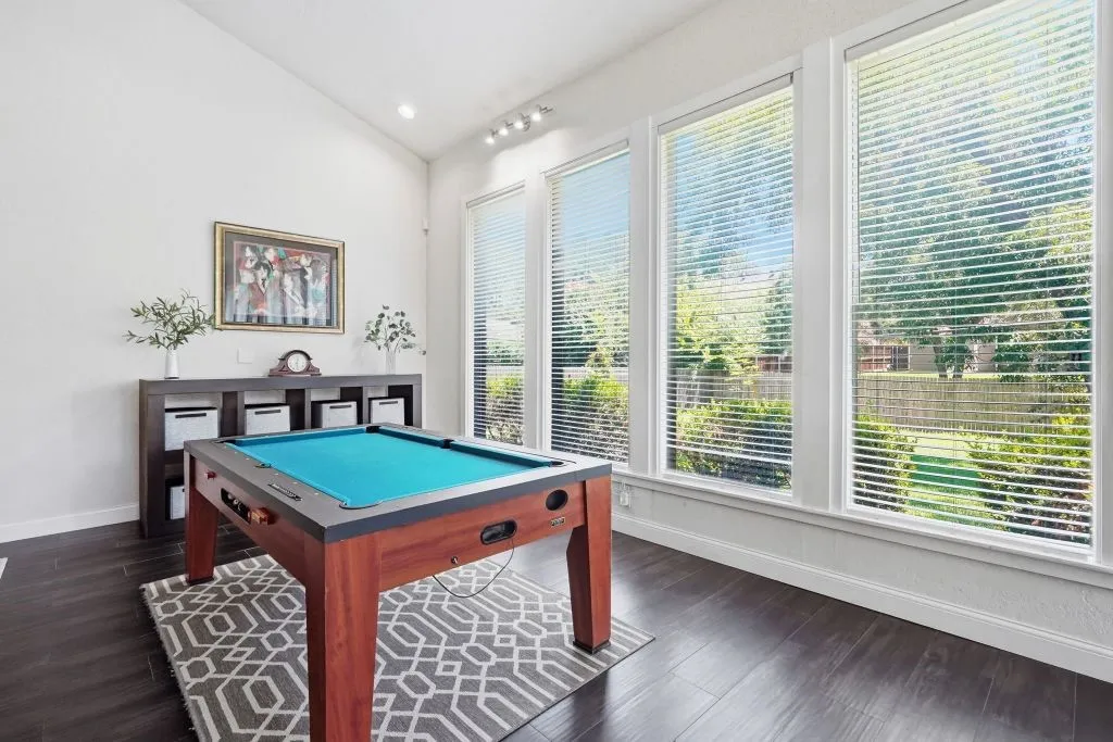 Single Family Residence For Sale in Tarrant County , 408 Arcadia Street, Hurst, Texas 76053, 3 Bedroom, 4 Bathroom, 3 Garage spaces, 3,911 Sqft, built in 1976, mls#21347334, Real Estate Agent in Hurst, Homes For Sale in Tarrant county, Homes For Sale in Hurst, Realtor in Hurst Texas, Real Estate Brokerage Independent Realty Texas, Luminita Cordes Realtor