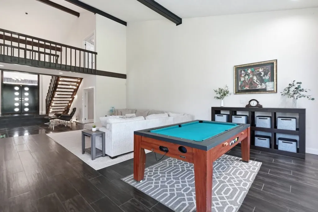 Single Family Residence For Sale in Tarrant County , 408 Arcadia Street, Hurst, Texas 76053, 3 Bedroom, 4 Bathroom, 3 Garage spaces, 3,911 Sqft, built in 1976, mls#21347334, Real Estate Agent in Hurst, Homes For Sale in Tarrant county, Homes For Sale in Hurst, Realtor in Hurst Texas, Real Estate Brokerage Independent Realty Texas, Luminita Cordes Realtor