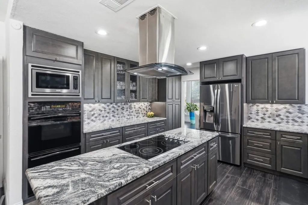 Single Family Residence For Sale in Tarrant County , 408 Arcadia Street, Hurst, Texas 76053, 3 Bedroom, 4 Bathroom, 3 Garage spaces, 3,911 Sqft, built in 1976, mls#21347334, Real Estate Agent in Hurst, Homes For Sale in Tarrant county, Homes For Sale in Hurst, Realtor in Hurst Texas, Real Estate Brokerage Independent Realty Texas, Luminita Cordes Realtor