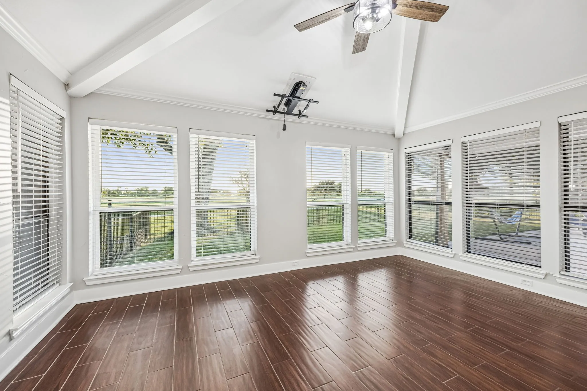 Single Family Residence For Sale in Rockwall County , 1695 Plummer Drive, Rockwall, Texas 75087, 5 Bedroom, 3 Bathroom, 2 Garage spaces, 2,479 Sqft, built in 1985, mls#21347022, Real Estate Agent in Rockwall, Homes For Sale in Rockwall county, Homes For Sale in Rockwall, Realtor in Rockwall Texas, Real Estate Brokerage Independent Realty Texas, Luminita Cordes Realtor
