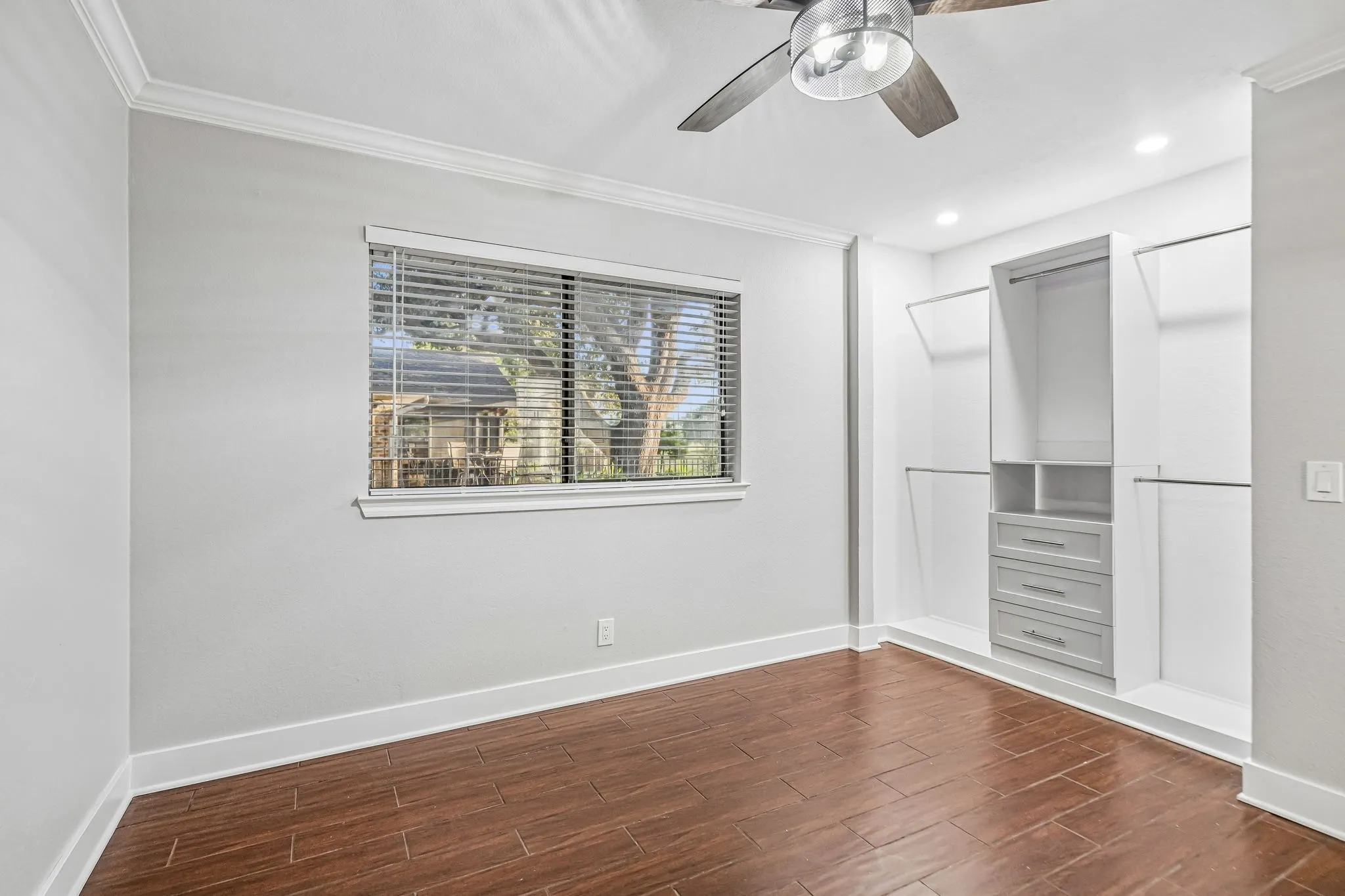 Single Family Residence For Sale in Rockwall County , 1695 Plummer Drive, Rockwall, Texas 75087, 5 Bedroom, 3 Bathroom, 2 Garage spaces, 2,479 Sqft, built in 1985, mls#21347022, Real Estate Agent in Rockwall, Homes For Sale in Rockwall county, Homes For Sale in Rockwall, Realtor in Rockwall Texas, Real Estate Brokerage Independent Realty Texas, Luminita Cordes Realtor