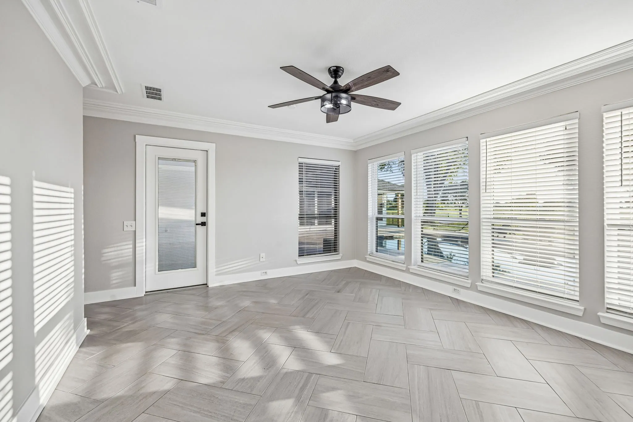 Single Family Residence For Sale in Rockwall County , 1695 Plummer Drive, Rockwall, Texas 75087, 5 Bedroom, 3 Bathroom, 2 Garage spaces, 2,479 Sqft, built in 1985, mls#21347022, Real Estate Agent in Rockwall, Homes For Sale in Rockwall county, Homes For Sale in Rockwall, Realtor in Rockwall Texas, Real Estate Brokerage Independent Realty Texas, Luminita Cordes Realtor
