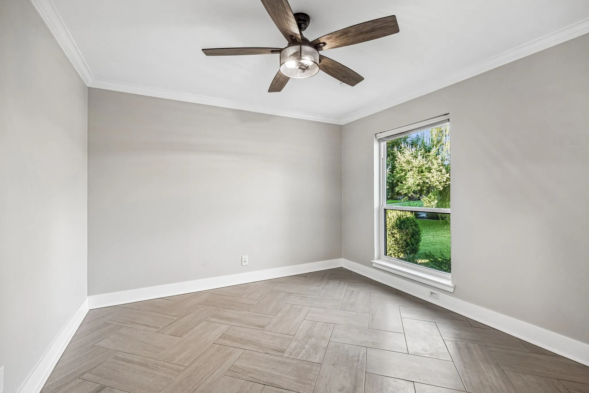 Single Family Residence For Sale in Rockwall County , 1695 Plummer Drive, Rockwall, Texas 75087, 5 Bedroom, 3 Bathroom, 2 Garage spaces, 2,479 Sqft, built in 1985, mls#21347022, Real Estate Agent in Rockwall, Homes For Sale in Rockwall county, Homes For Sale in Rockwall, Realtor in Rockwall Texas, Real Estate Brokerage Independent Realty Texas, Luminita Cordes Realtor