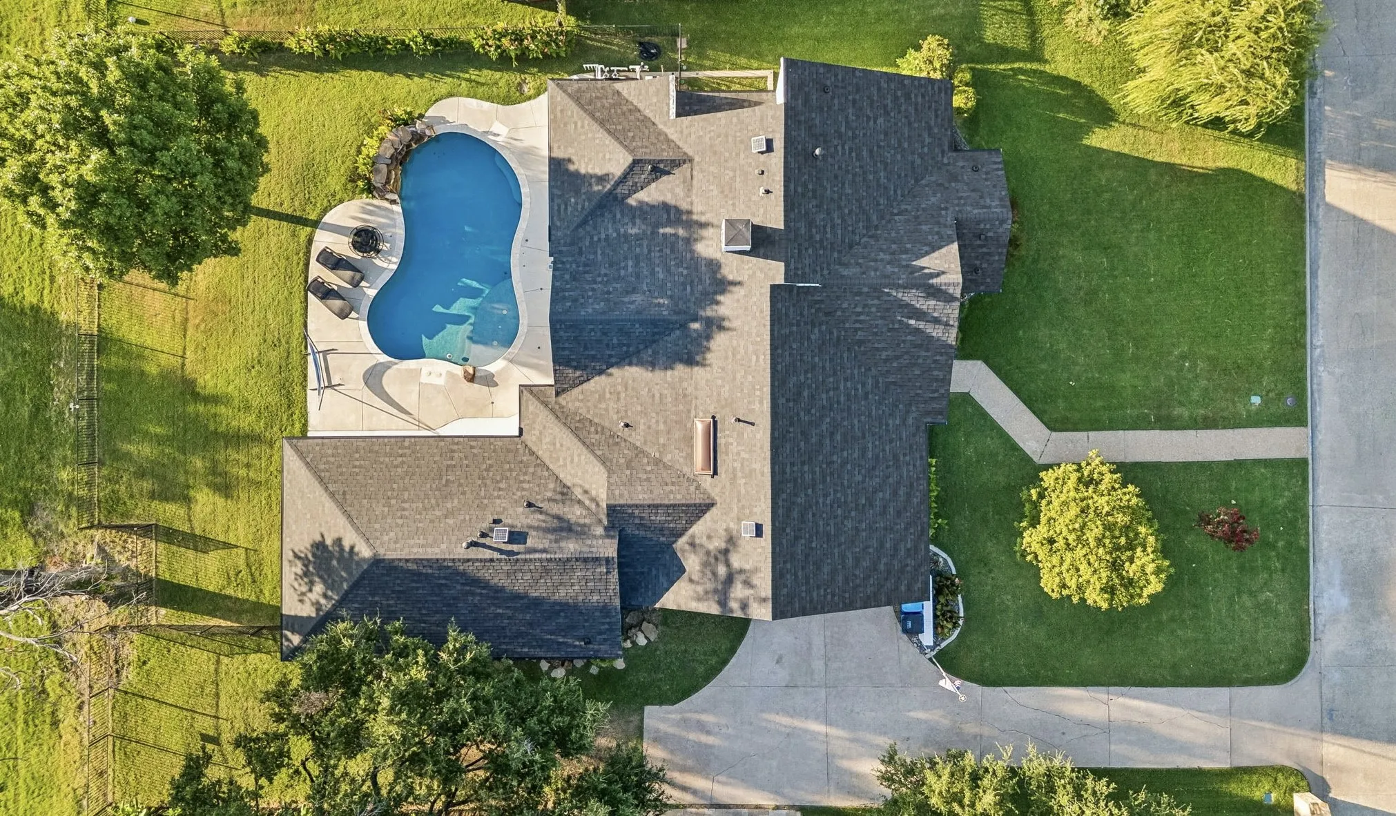 Single Family Residence For Sale in Rockwall County , 1695 Plummer Drive, Rockwall, Texas 75087, 5 Bedroom, 3 Bathroom, 2 Garage spaces, 2,479 Sqft, built in 1985, mls#21347022, Real Estate Agent in Rockwall, Homes For Sale in Rockwall county, Homes For Sale in Rockwall, Realtor in Rockwall Texas, Real Estate Brokerage Independent Realty Texas, Luminita Cordes Realtor