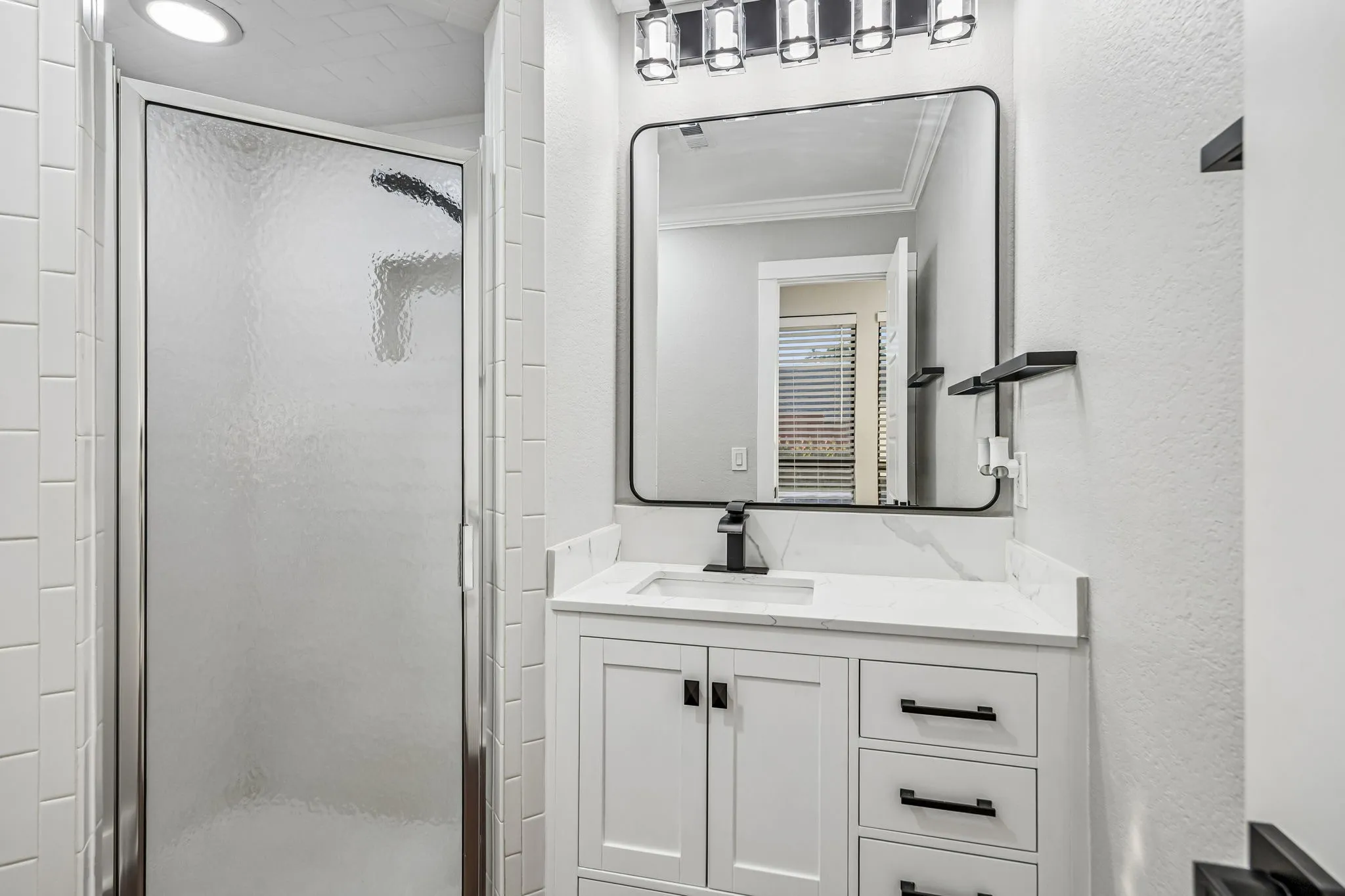 Single Family Residence For Sale in Rockwall County , 1695 Plummer Drive, Rockwall, Texas 75087, 5 Bedroom, 3 Bathroom, 2 Garage spaces, 2,479 Sqft, built in 1985, mls#21347022, Real Estate Agent in Rockwall, Homes For Sale in Rockwall county, Homes For Sale in Rockwall, Realtor in Rockwall Texas, Real Estate Brokerage Independent Realty Texas, Luminita Cordes Realtor