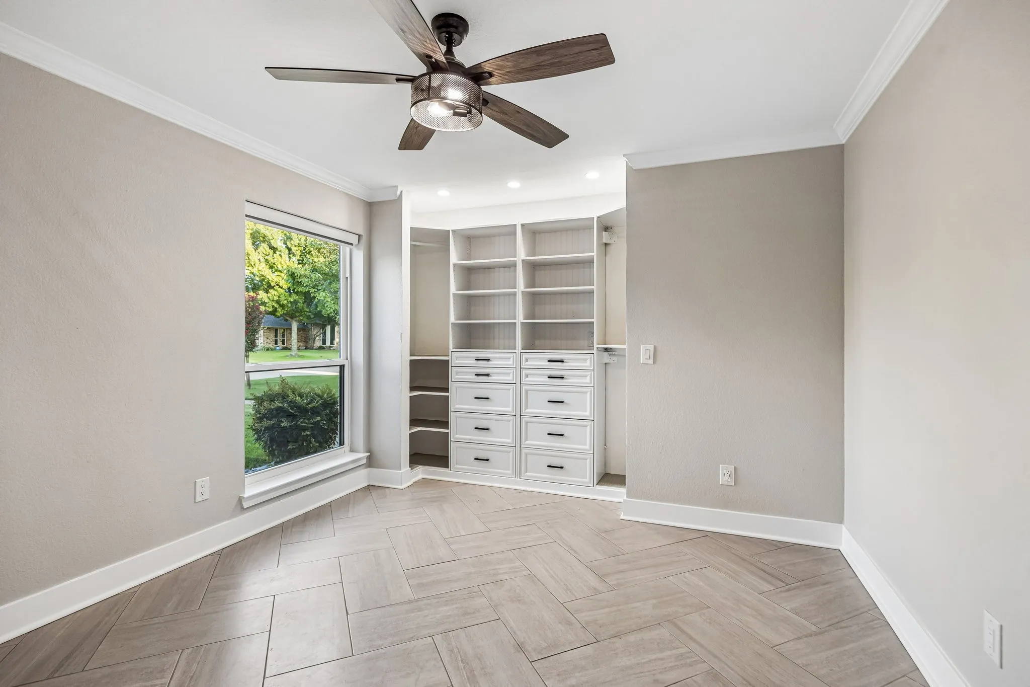 Single Family Residence For Sale in Rockwall County , 1695 Plummer Drive, Rockwall, Texas 75087, 5 Bedroom, 3 Bathroom, 2 Garage spaces, 2,479 Sqft, built in 1985, mls#21347022, Real Estate Agent in Rockwall, Homes For Sale in Rockwall county, Homes For Sale in Rockwall, Realtor in Rockwall Texas, Real Estate Brokerage Independent Realty Texas, Luminita Cordes Realtor