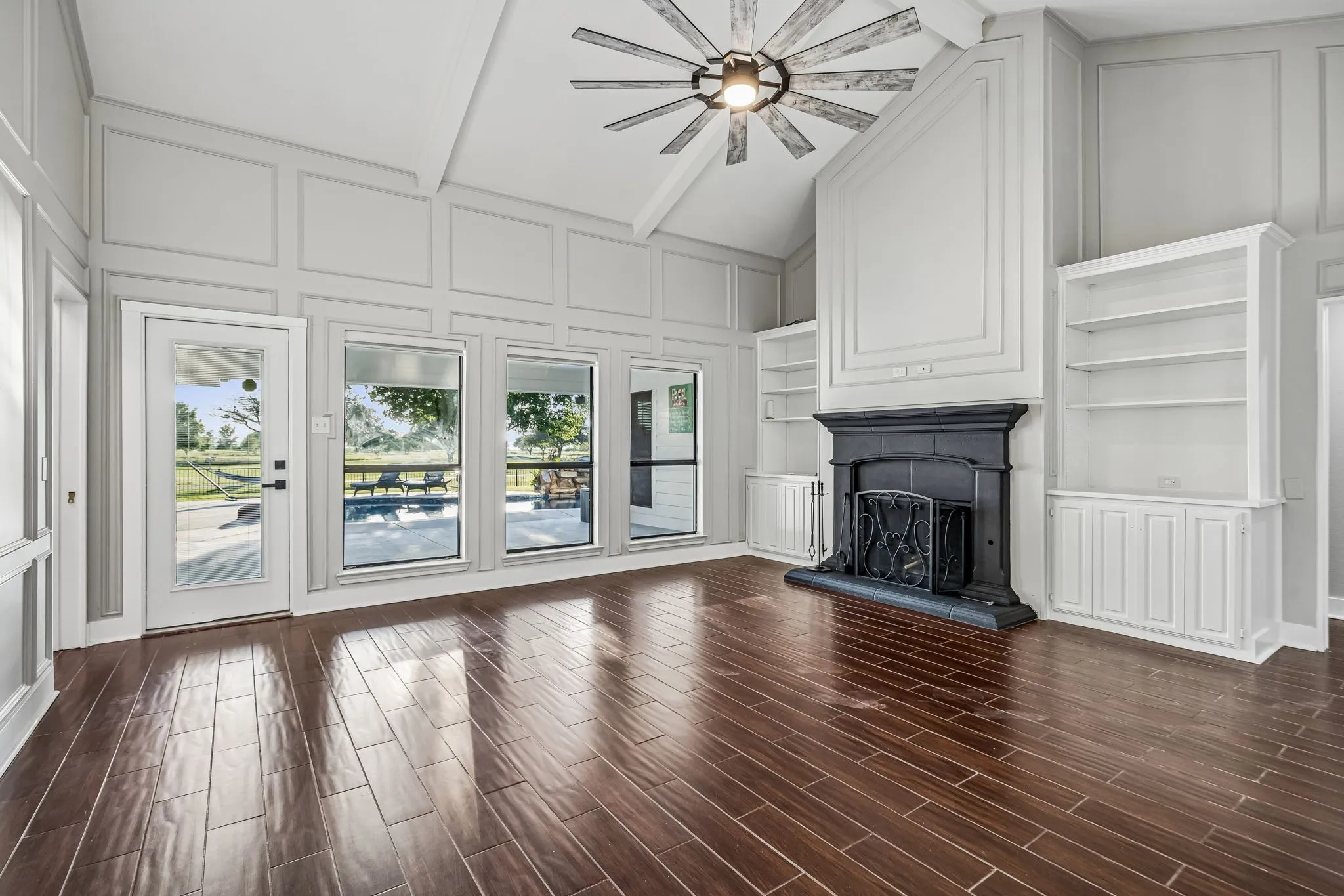 Single Family Residence For Sale in Rockwall County , 1695 Plummer Drive, Rockwall, Texas 75087, 5 Bedroom, 3 Bathroom, 2 Garage spaces, 2,479 Sqft, built in 1985, mls#21347022, Real Estate Agent in Rockwall, Homes For Sale in Rockwall county, Homes For Sale in Rockwall, Realtor in Rockwall Texas, Real Estate Brokerage Independent Realty Texas, Luminita Cordes Realtor