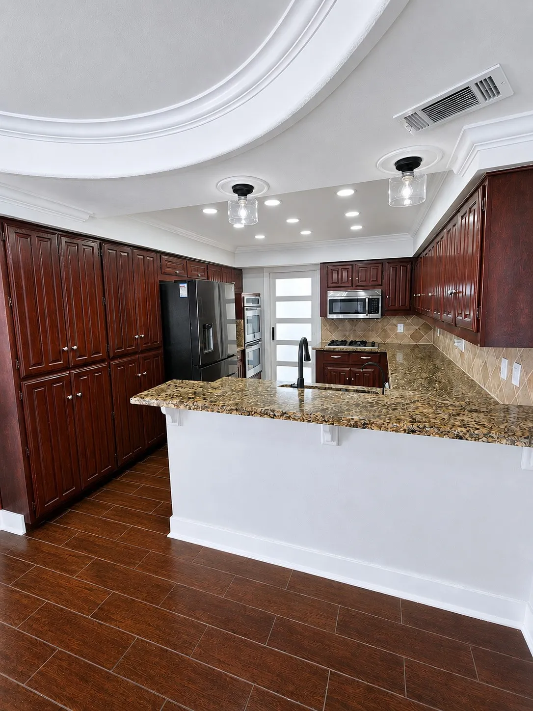 Single Family Residence For Sale in Rockwall County , 1695 Plummer Drive, Rockwall, Texas 75087, 5 Bedroom, 3 Bathroom, 2 Garage spaces, 2,479 Sqft, built in 1985, mls#21347022, Real Estate Agent in Rockwall, Homes For Sale in Rockwall county, Homes For Sale in Rockwall, Realtor in Rockwall Texas, Real Estate Brokerage Independent Realty Texas, Luminita Cordes Realtor