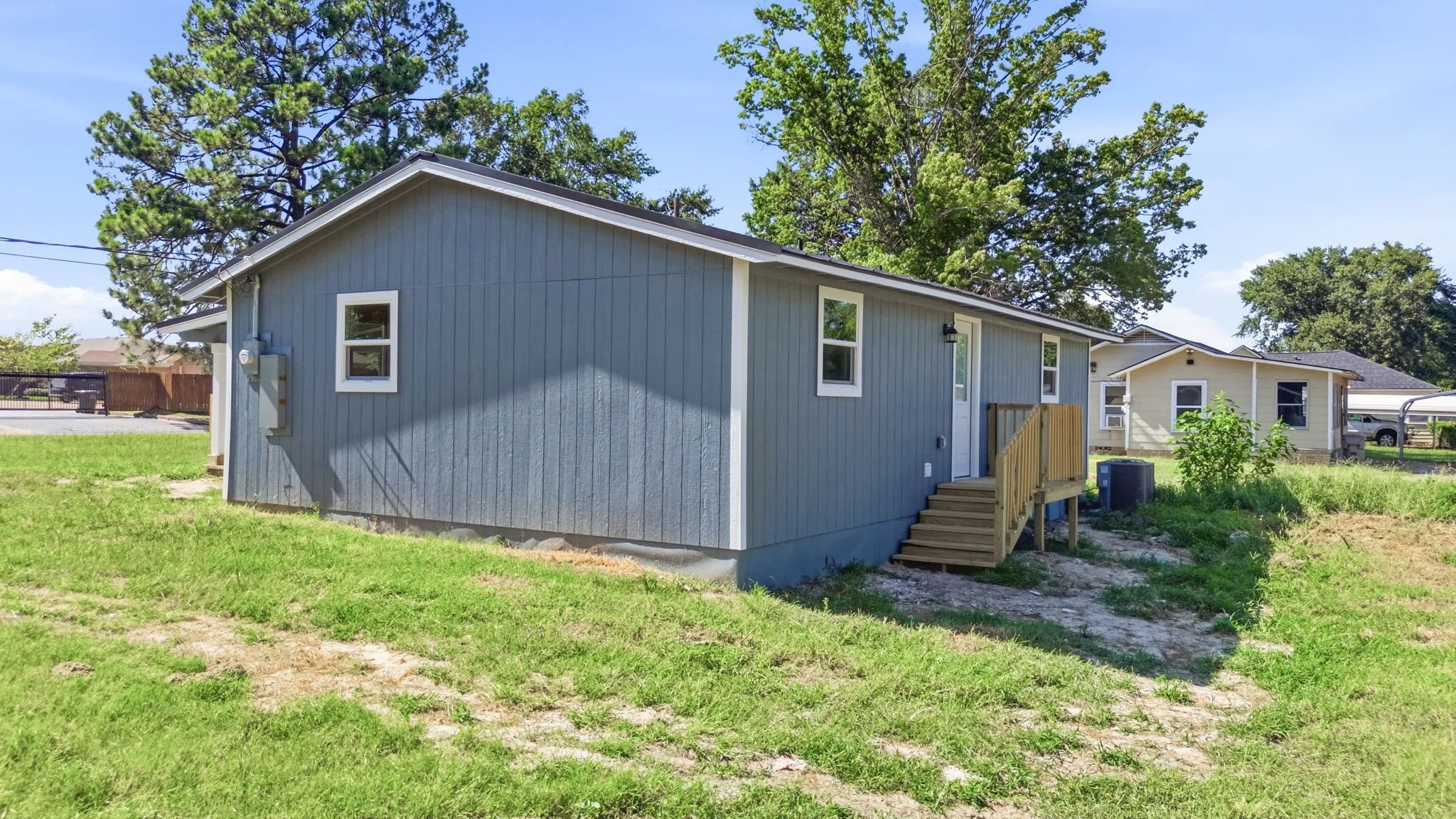 Single Family Residence For Sale in Smith County , 2621 Cotten Road, Tyler, Texas 75704, 4 Bedrooms, 2 Bathrooms, Garage spaces, 2,128 Sqft, built in 2012, Price $259,000, mls#21317667, Real Estate Agent in Tyler, Homes For Sale in Smith county, Homes For Sale in Tyler, Realtor in Tyler Texas, Real Estate Brokerage Independent Realty Texas, Luminita Cordes Realtor