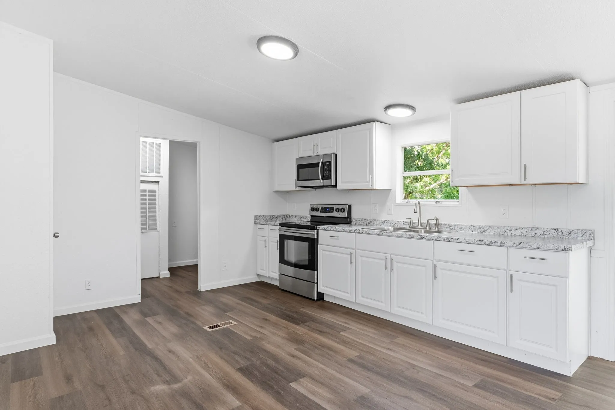Single Family Residence For Sale in Smith County , 2621 Cotten Road, Tyler, Texas 75704, 4 Bedrooms, 2 Bathrooms, Garage spaces, 2,128 Sqft, built in 2012, Price $259,000, mls#21317667, Real Estate Agent in Tyler, Homes For Sale in Smith county, Homes For Sale in Tyler, Realtor in Tyler Texas, Real Estate Brokerage Independent Realty Texas, Luminita Cordes Realtor