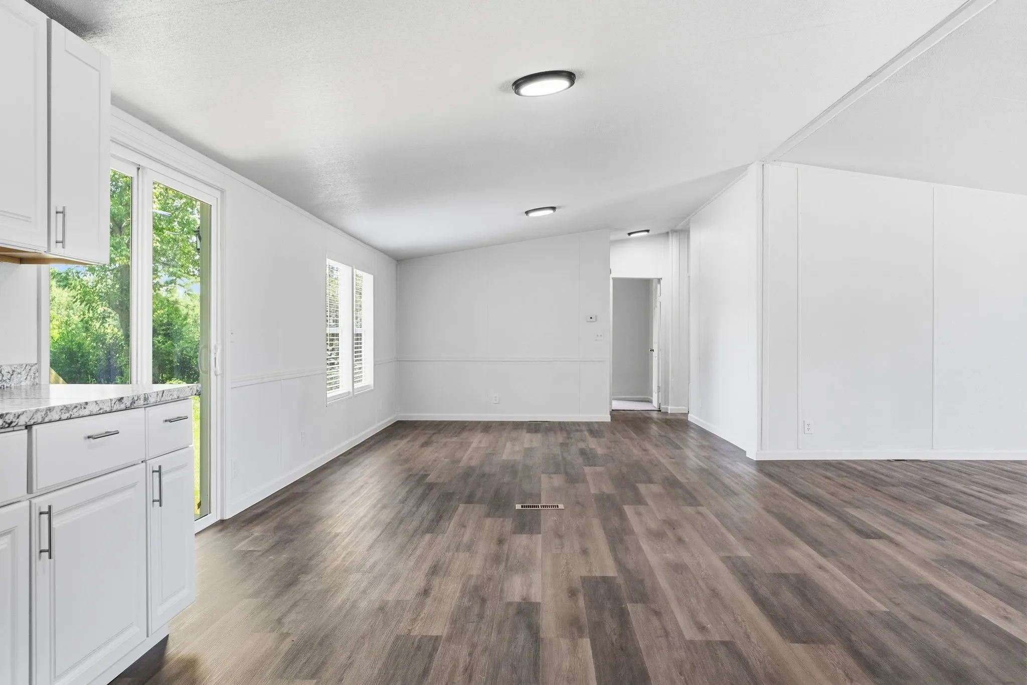 Single Family Residence For Sale in Smith County , 2621 Cotten Road, Tyler, Texas 75704, 4 Bedrooms, 2 Bathrooms, Garage spaces, 2,128 Sqft, built in 2012, Price $259,000, mls#21317667, Real Estate Agent in Tyler, Homes For Sale in Smith county, Homes For Sale in Tyler, Realtor in Tyler Texas, Real Estate Brokerage Independent Realty Texas, Luminita Cordes Realtor