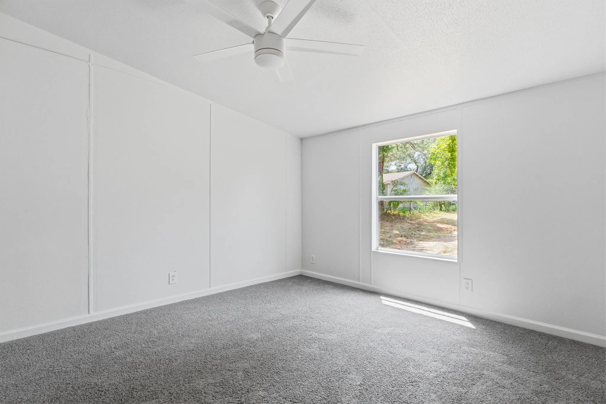 Single Family Residence For Sale in Smith County , 2621 Cotten Road, Tyler, Texas 75704, 4 Bedrooms, 2 Bathrooms, Garage spaces, 2,128 Sqft, built in 2012, Price $259,000, mls#21317667, Real Estate Agent in Tyler, Homes For Sale in Smith county, Homes For Sale in Tyler, Realtor in Tyler Texas, Real Estate Brokerage Independent Realty Texas, Luminita Cordes Realtor