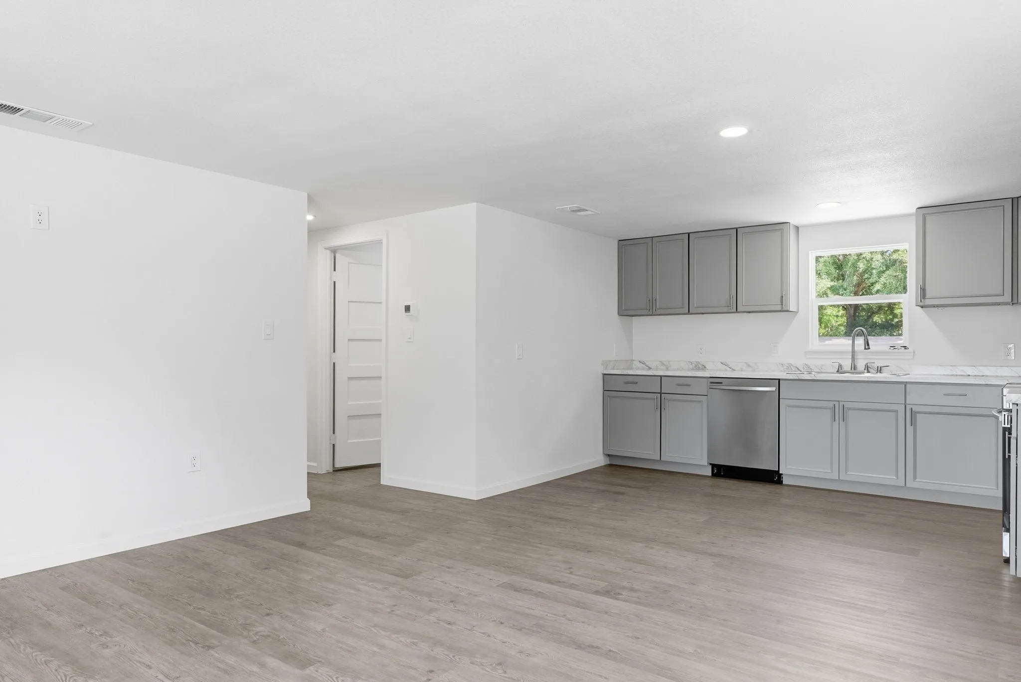 Single Family Residence For Sale in Smith County , 2621 Cotten Road, Tyler, Texas 75704, 4 Bedrooms, 2 Bathrooms, Garage spaces, 2,128 Sqft, built in 2012, Price $259,000, mls#21317667, Real Estate Agent in Tyler, Homes For Sale in Smith county, Homes For Sale in Tyler, Realtor in Tyler Texas, Real Estate Brokerage Independent Realty Texas, Luminita Cordes Realtor