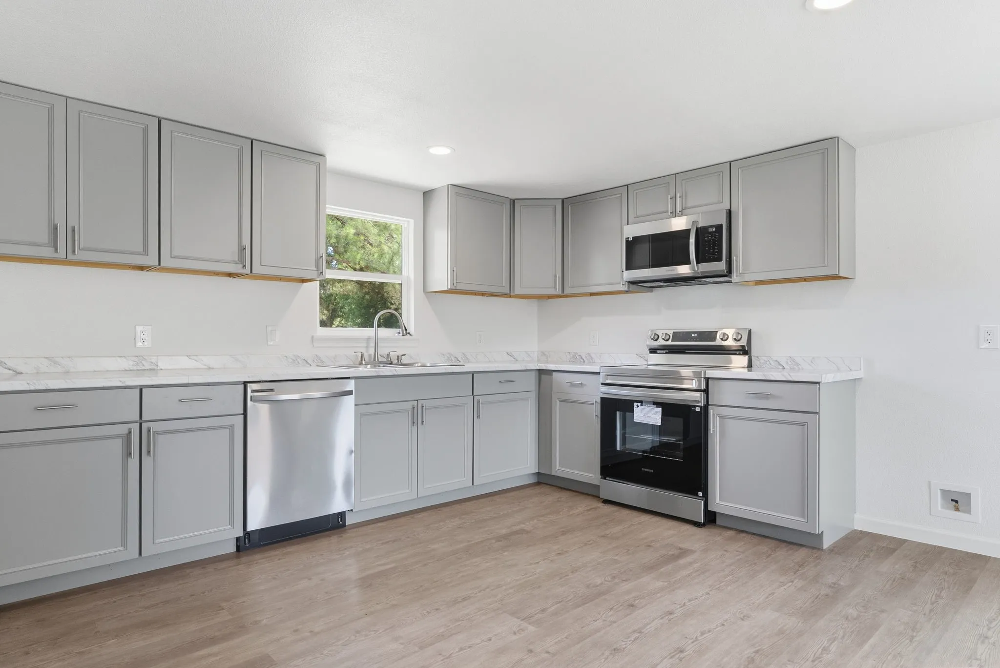 Single Family Residence For Sale in Smith County , 2621 Cotten Road, Tyler, Texas 75704, 4 Bedrooms, 2 Bathrooms, Garage spaces, 2,128 Sqft, built in 2012, Price $259,000, mls#21317667, Real Estate Agent in Tyler, Homes For Sale in Smith county, Homes For Sale in Tyler, Realtor in Tyler Texas, Real Estate Brokerage Independent Realty Texas, Luminita Cordes Realtor