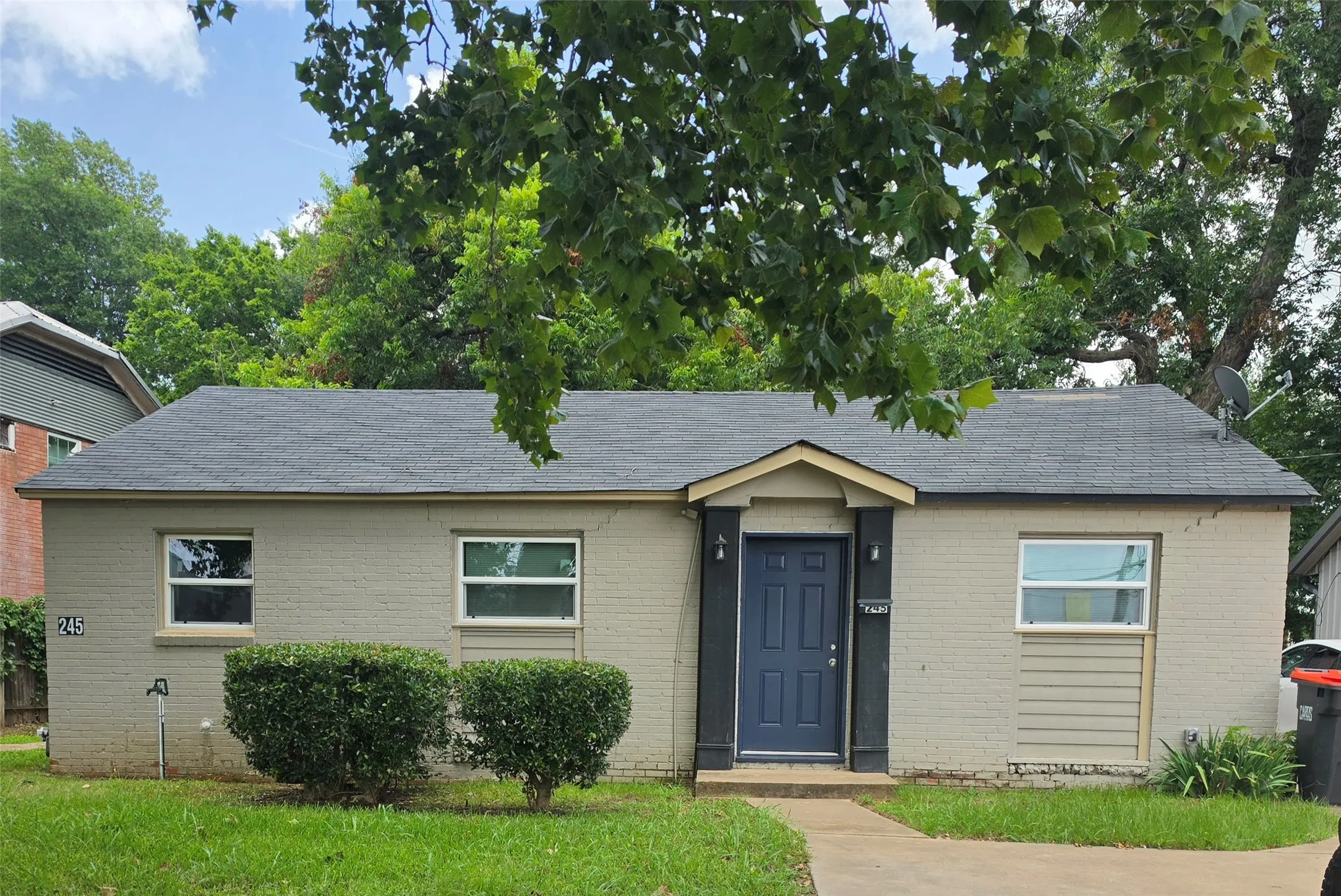 Single Family Residence For Rent in Lamar County , 245 12th Street SE, Paris, Texas 75460, 3 Bedroom, 1 Bathroom, Garage spaces, 2,392 Sqft, built in 1970, mls#21334617, Real Estate Agent in Paris, Homes For Rent in Lamar county, Homes For Rent in Paris, Realtor in Paris Texas, Real Estate Brokerage Independent Realty Texas, Luminita Cordes Realtor