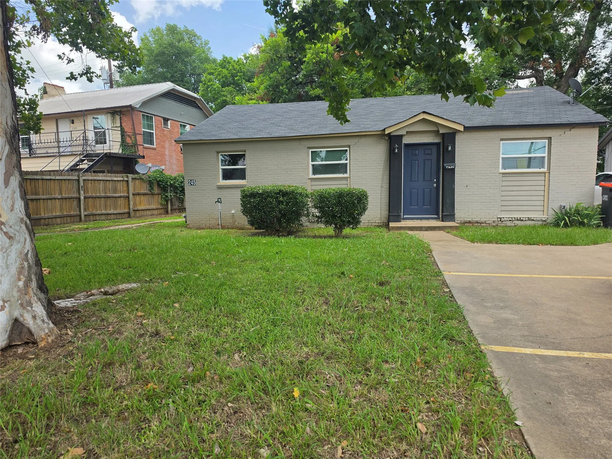 Single Family Residence For Rent in Lamar County , 245 12th Street SE, Paris, Texas 75460, 3 Bedroom, 1 Bathroom, Garage spaces, 2,392 Sqft, built in 1970, mls#21334617, Real Estate Agent in Paris, Homes For Rent in Lamar county, Homes For Rent in Paris, Realtor in Paris Texas, Real Estate Brokerage Independent Realty Texas, Luminita Cordes Realtor