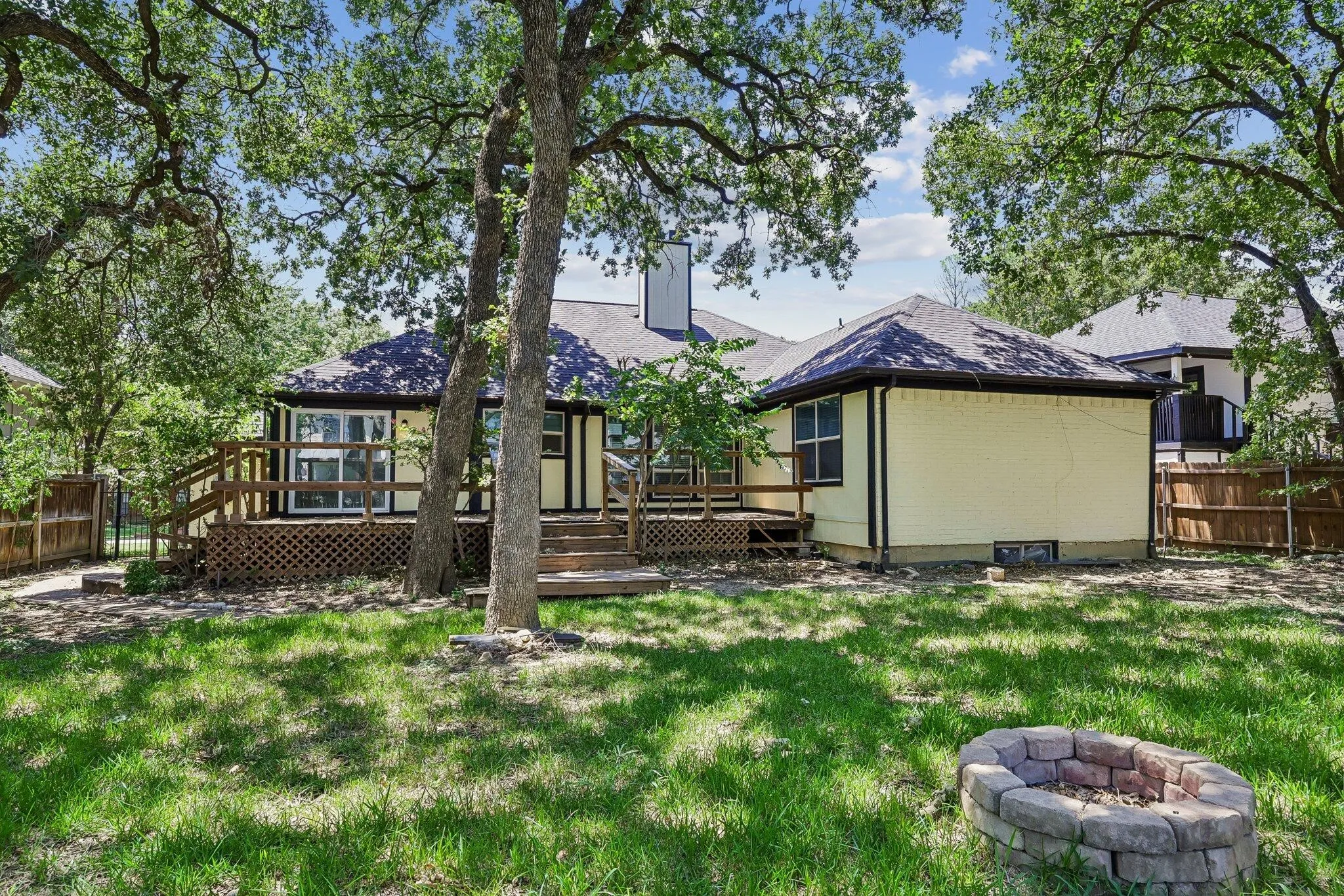 Single Family Residence For Sale in Tarrant County , 6833 Parkwood Drive, North Richland Hills, Texas 76182, 6 Bedroom, 3 Bathroom, 2 Garage spaces, 3,196 Sqft, built in 1986, mls#21347372, Real Estate Agent in North Richland Hills, Homes For Sale in Tarrant county, Homes For Sale in North Richland Hills, Realtor in North Richland Hills Texas, Real Estate Brokerage Independent Realty Texas, Luminita Cordes Realtor