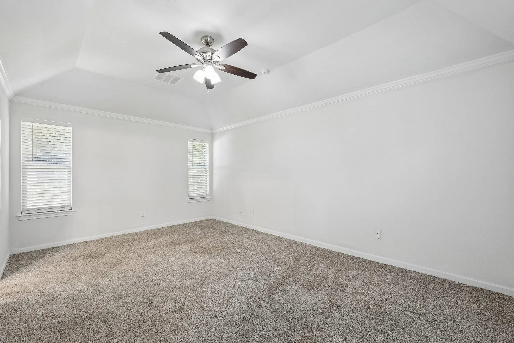 Single Family Residence For Sale in Tarrant County , 6833 Parkwood Drive, North Richland Hills, Texas 76182, 6 Bedroom, 3 Bathroom, 2 Garage spaces, 3,196 Sqft, built in 1986, mls#21347372, Real Estate Agent in North Richland Hills, Homes For Sale in Tarrant county, Homes For Sale in North Richland Hills, Realtor in North Richland Hills Texas, Real Estate Brokerage Independent Realty Texas, Luminita Cordes Realtor