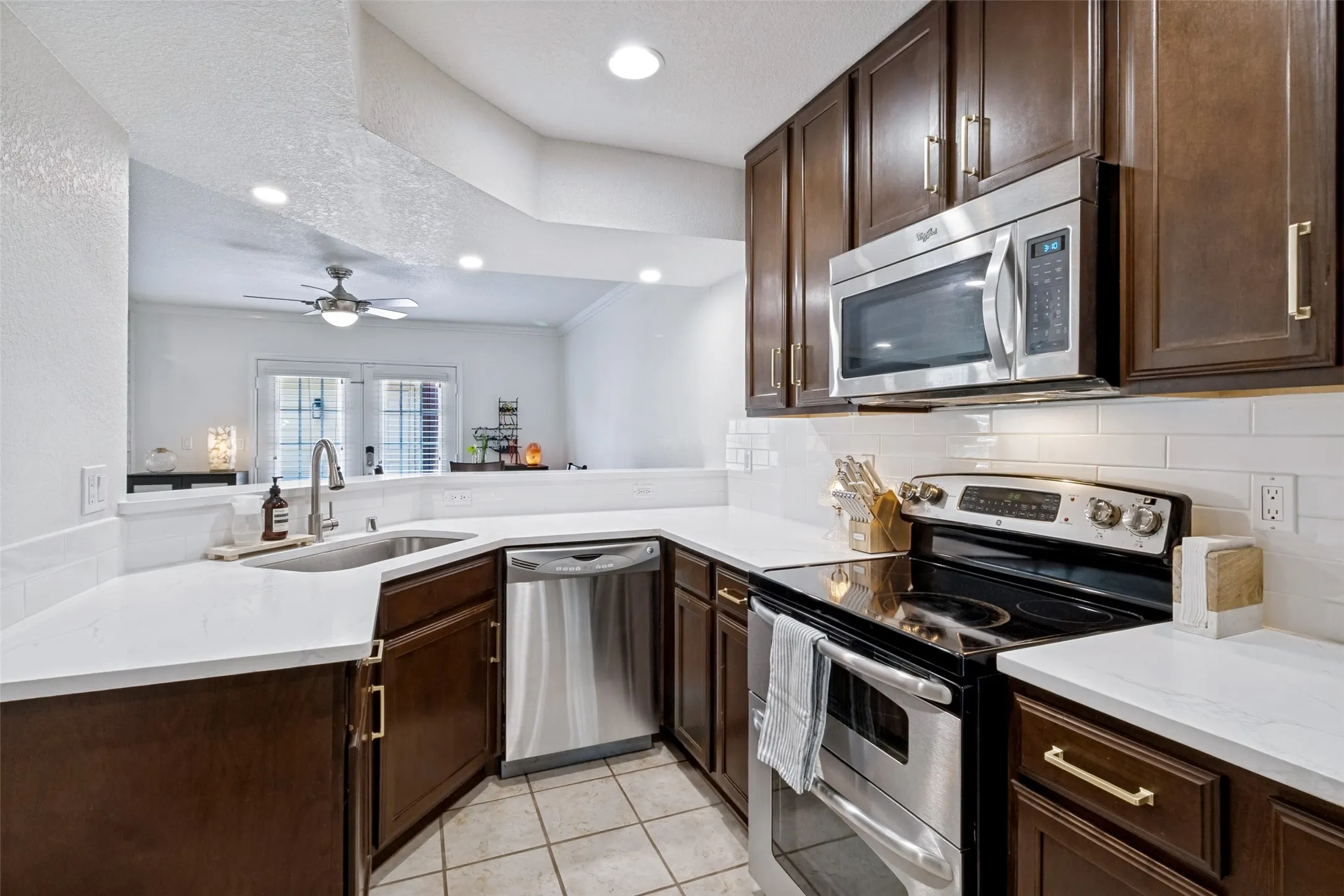 Townhouse For Sale in Dallas County , 9480 Timberleaf Drive, Dallas, Texas 75243, 3 Bedroom, 3 Bathroom, 2 Garage spaces, 2,004 Sqft, built in 1971, mls#21346202, Real Estate Agent in Dallas, Homes For Sale in Dallas county, Homes For Sale in Dallas, Realtor in Dallas Texas, Real Estate Brokerage Independent Realty Texas, Luminita Cordes Realtor