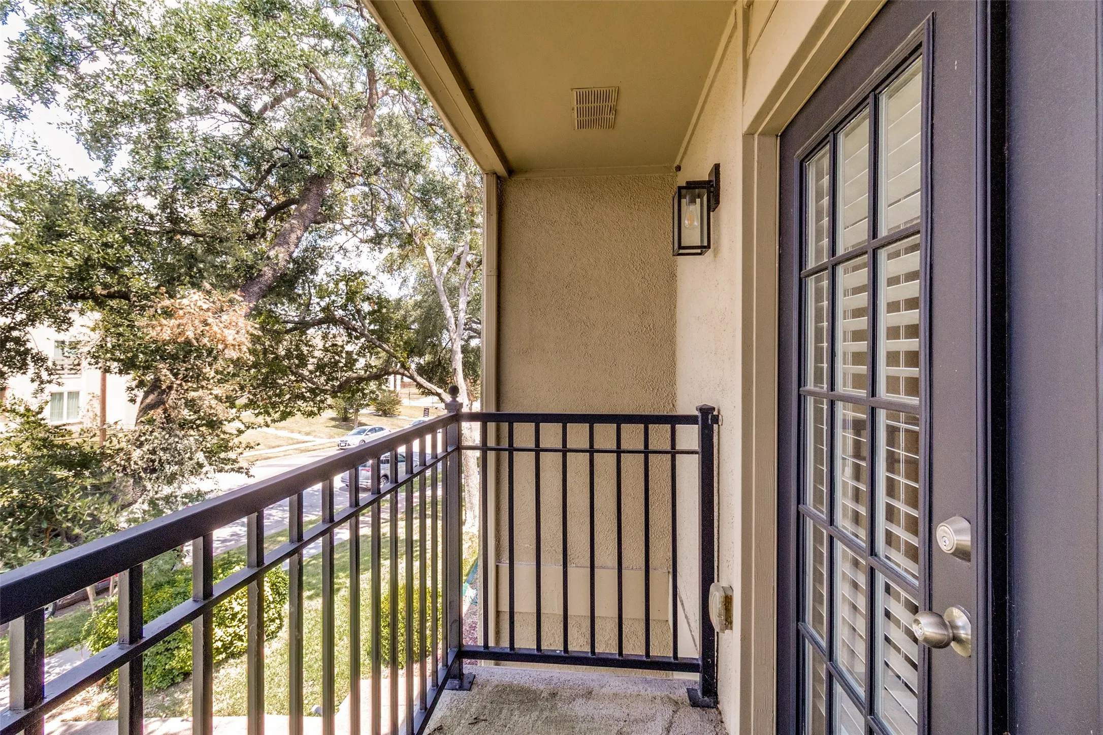 Townhouse For Sale in Dallas County , 9480 Timberleaf Drive, Dallas, Texas 75243, 3 Bedroom, 3 Bathroom, 2 Garage spaces, 2,004 Sqft, built in 1971, mls#21346202, Real Estate Agent in Dallas, Homes For Sale in Dallas county, Homes For Sale in Dallas, Realtor in Dallas Texas, Real Estate Brokerage Independent Realty Texas, Luminita Cordes Realtor