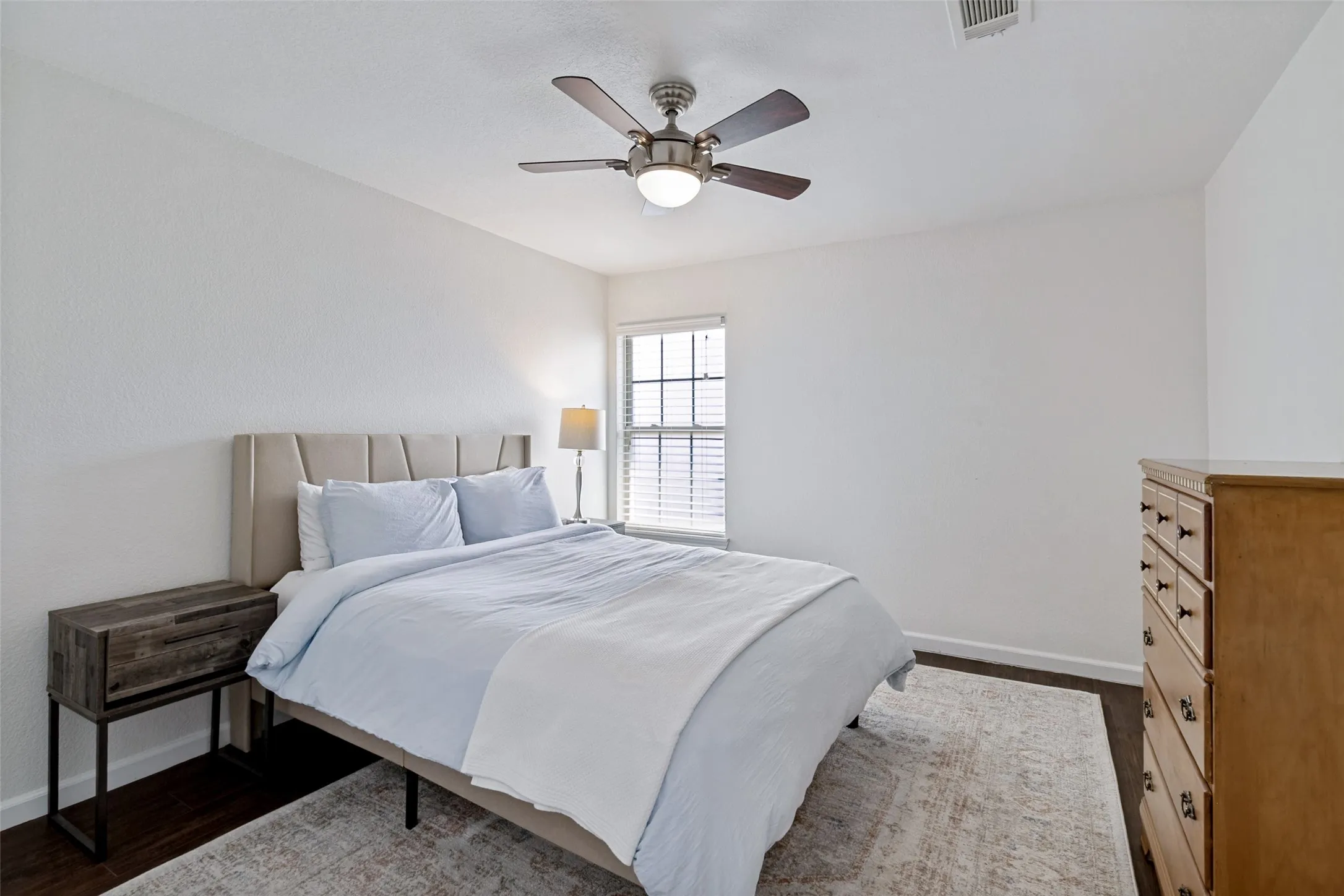 Townhouse For Sale in Dallas County , 9480 Timberleaf Drive, Dallas, Texas 75243, 3 Bedroom, 3 Bathroom, 2 Garage spaces, 2,004 Sqft, built in 1971, mls#21346202, Real Estate Agent in Dallas, Homes For Sale in Dallas county, Homes For Sale in Dallas, Realtor in Dallas Texas, Real Estate Brokerage Independent Realty Texas, Luminita Cordes Realtor