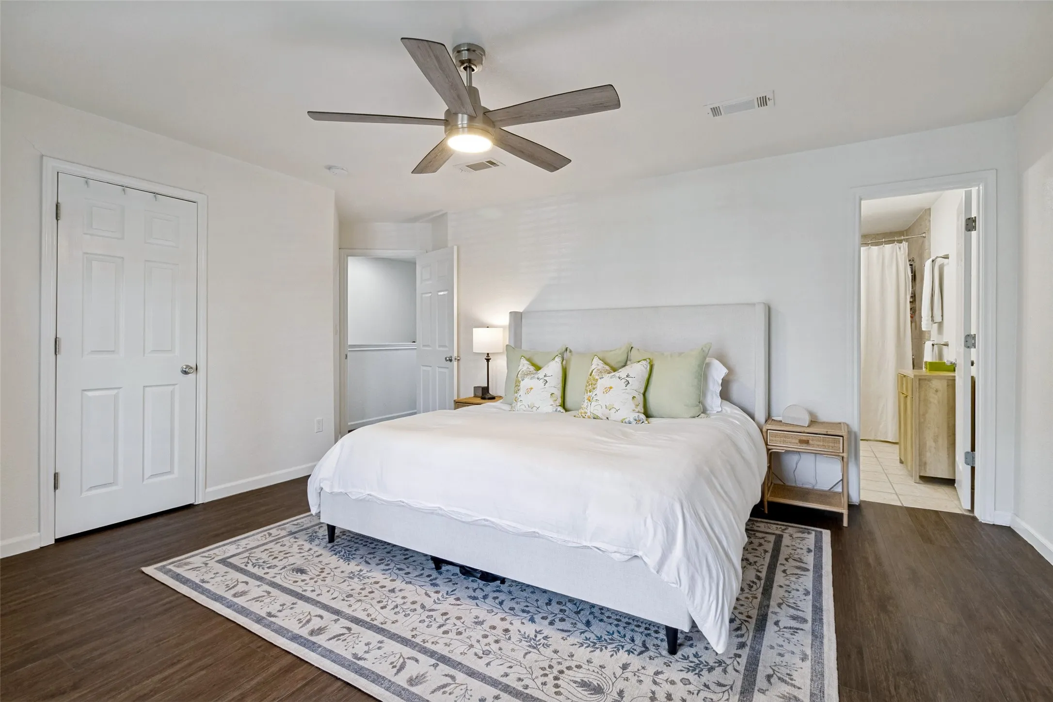 Townhouse For Sale in Dallas County , 9480 Timberleaf Drive, Dallas, Texas 75243, 3 Bedroom, 3 Bathroom, 2 Garage spaces, 2,004 Sqft, built in 1971, mls#21346202, Real Estate Agent in Dallas, Homes For Sale in Dallas county, Homes For Sale in Dallas, Realtor in Dallas Texas, Real Estate Brokerage Independent Realty Texas, Luminita Cordes Realtor
