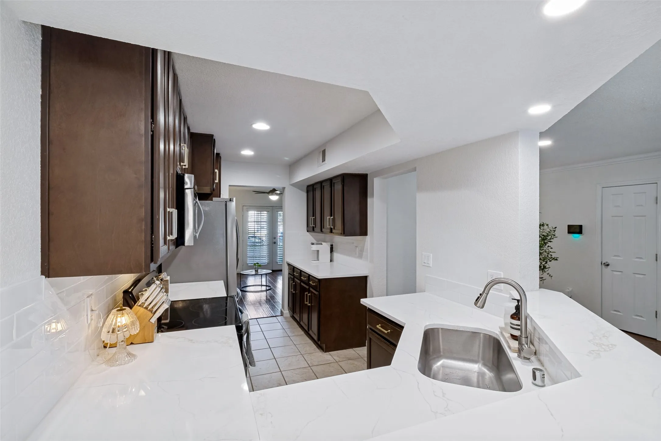 Townhouse For Sale in Dallas County , 9480 Timberleaf Drive, Dallas, Texas 75243, 3 Bedroom, 3 Bathroom, 2 Garage spaces, 2,004 Sqft, built in 1971, mls#21346202, Real Estate Agent in Dallas, Homes For Sale in Dallas county, Homes For Sale in Dallas, Realtor in Dallas Texas, Real Estate Brokerage Independent Realty Texas, Luminita Cordes Realtor