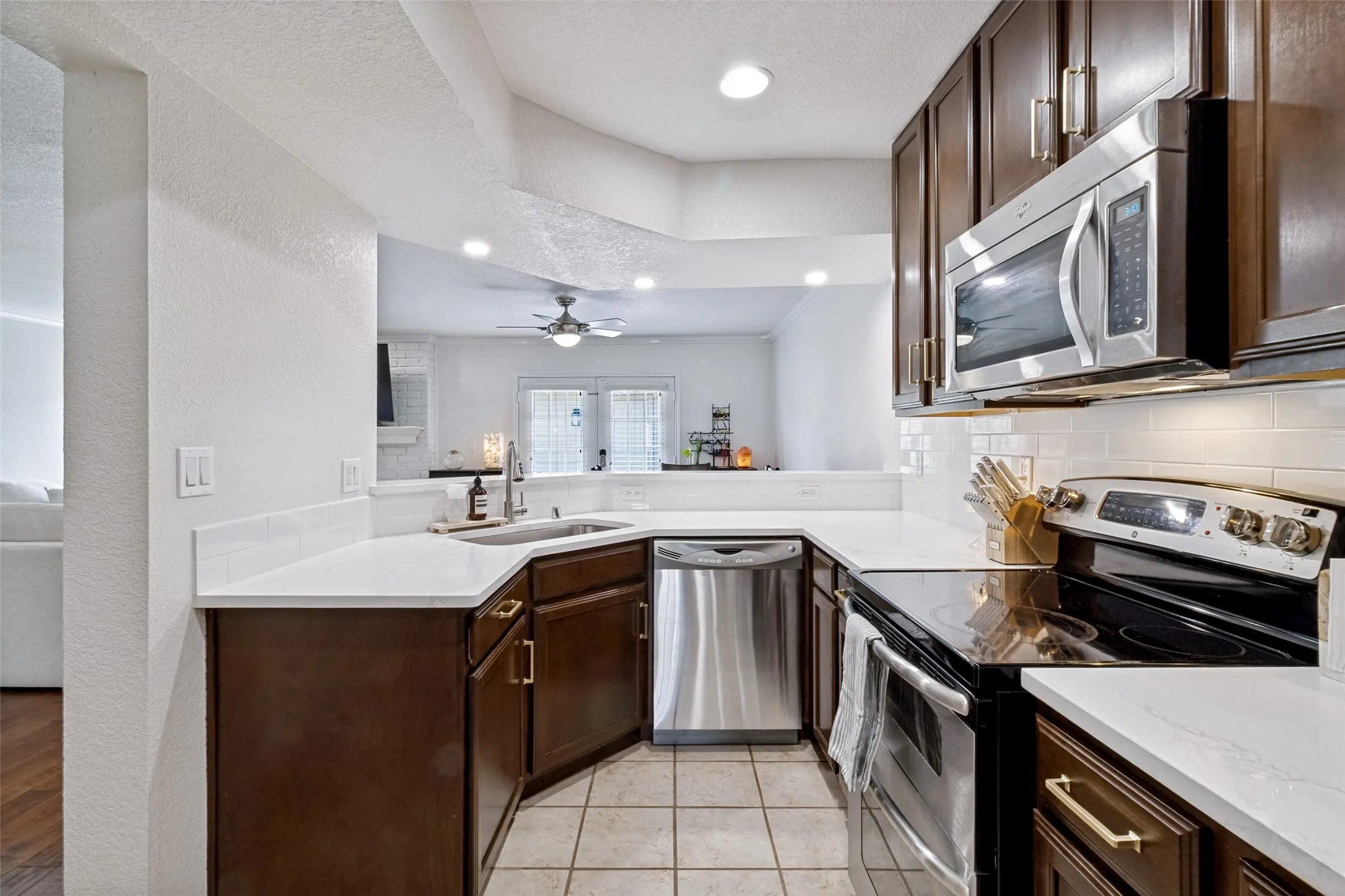 Townhouse For Sale in Dallas County , 9480 Timberleaf Drive, Dallas, Texas 75243, 3 Bedroom, 3 Bathroom, 2 Garage spaces, 2,004 Sqft, built in 1971, mls#21346202, Real Estate Agent in Dallas, Homes For Sale in Dallas county, Homes For Sale in Dallas, Realtor in Dallas Texas, Real Estate Brokerage Independent Realty Texas, Luminita Cordes Realtor