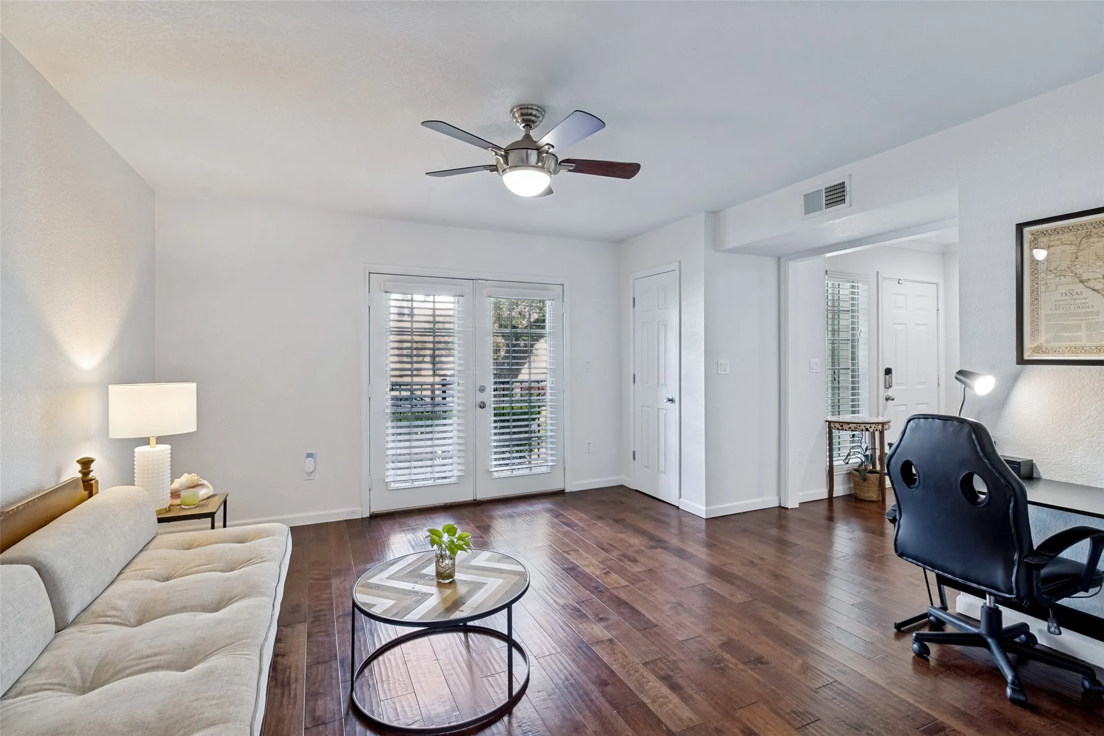 Townhouse For Sale in Dallas County , 9480 Timberleaf Drive, Dallas, Texas 75243, 3 Bedroom, 3 Bathroom, 2 Garage spaces, 2,004 Sqft, built in 1971, mls#21346202, Real Estate Agent in Dallas, Homes For Sale in Dallas county, Homes For Sale in Dallas, Realtor in Dallas Texas, Real Estate Brokerage Independent Realty Texas, Luminita Cordes Realtor