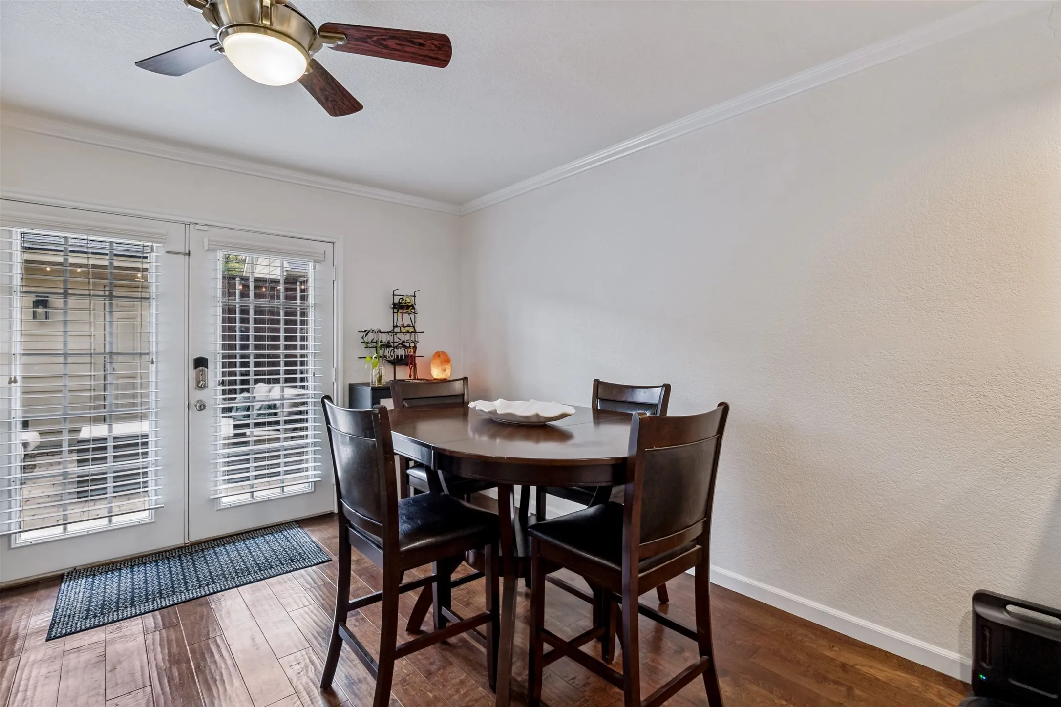 Townhouse For Sale in Dallas County , 9480 Timberleaf Drive, Dallas, Texas 75243, 3 Bedroom, 3 Bathroom, 2 Garage spaces, 2,004 Sqft, built in 1971, mls#21346202, Real Estate Agent in Dallas, Homes For Sale in Dallas county, Homes For Sale in Dallas, Realtor in Dallas Texas, Real Estate Brokerage Independent Realty Texas, Luminita Cordes Realtor