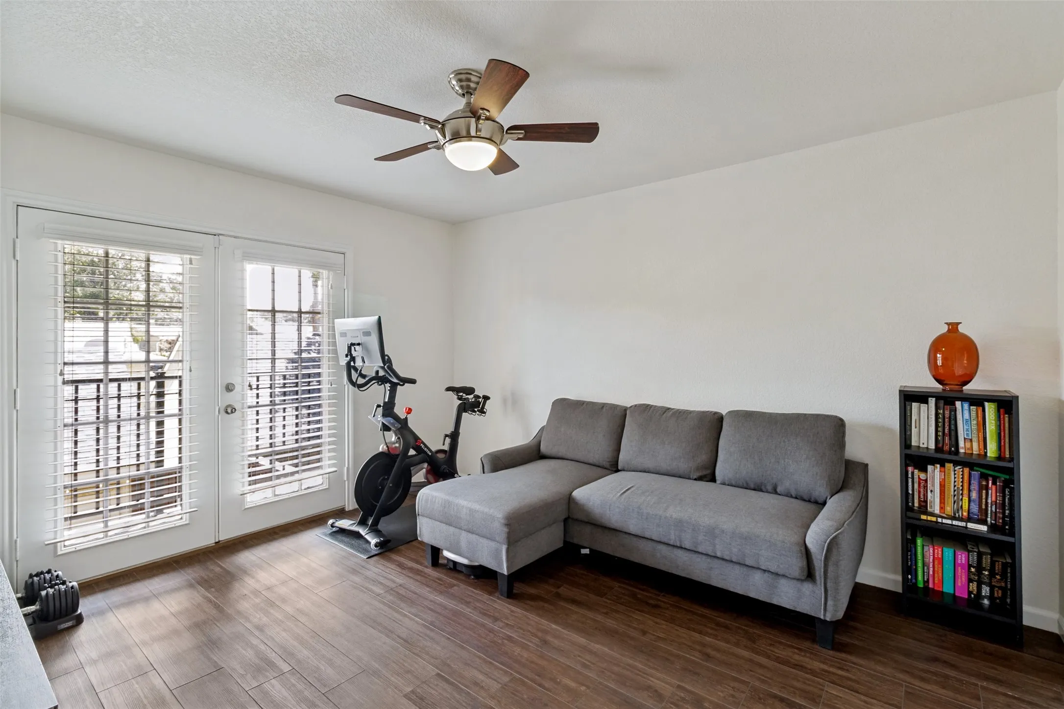 Townhouse For Sale in Dallas County , 9480 Timberleaf Drive, Dallas, Texas 75243, 3 Bedroom, 3 Bathroom, 2 Garage spaces, 2,004 Sqft, built in 1971, mls#21346202, Real Estate Agent in Dallas, Homes For Sale in Dallas county, Homes For Sale in Dallas, Realtor in Dallas Texas, Real Estate Brokerage Independent Realty Texas, Luminita Cordes Realtor