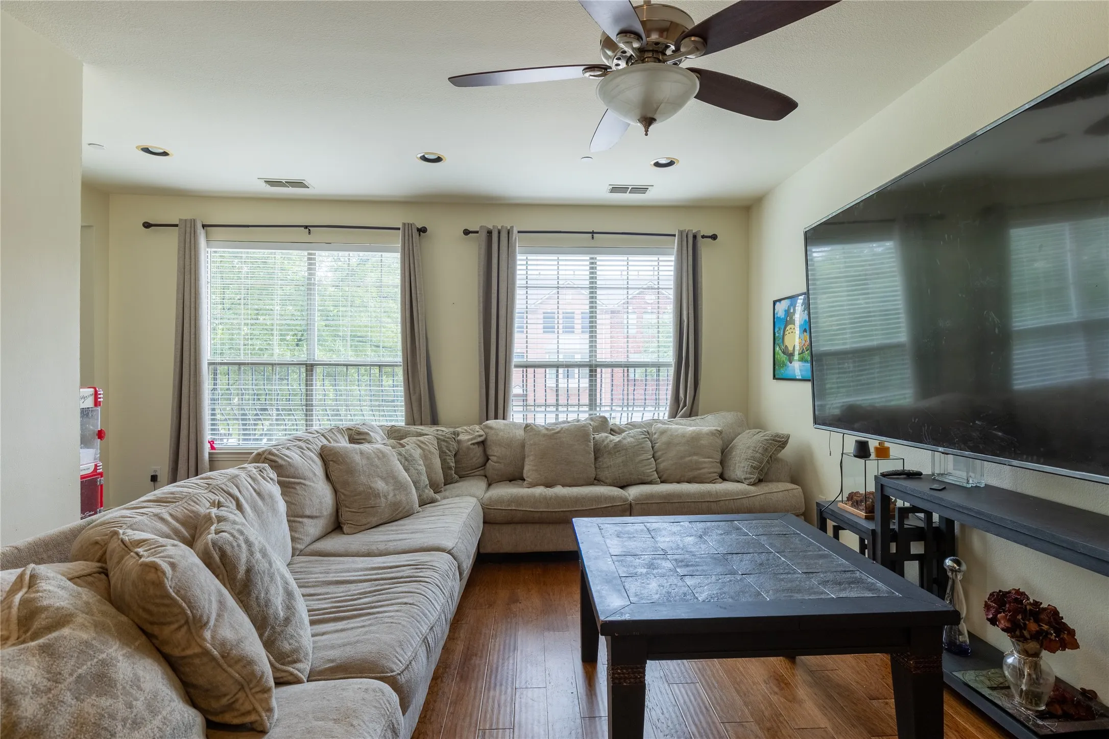 Single Family Residence For Sale in Denton County , 2529 Jacobson Drive, Lewisville, Texas 75067, 3 Bedroom, 4 Bathroom, 2 Garage spaces, 2,385 Sqft, built in 2007, mls#21347225, Real Estate Agent in Lewisville, Homes For Sale in Denton county, Homes For Sale in Lewisville, Realtor in Lewisville Texas, Real Estate Brokerage Independent Realty Texas, Luminita Cordes Realtor