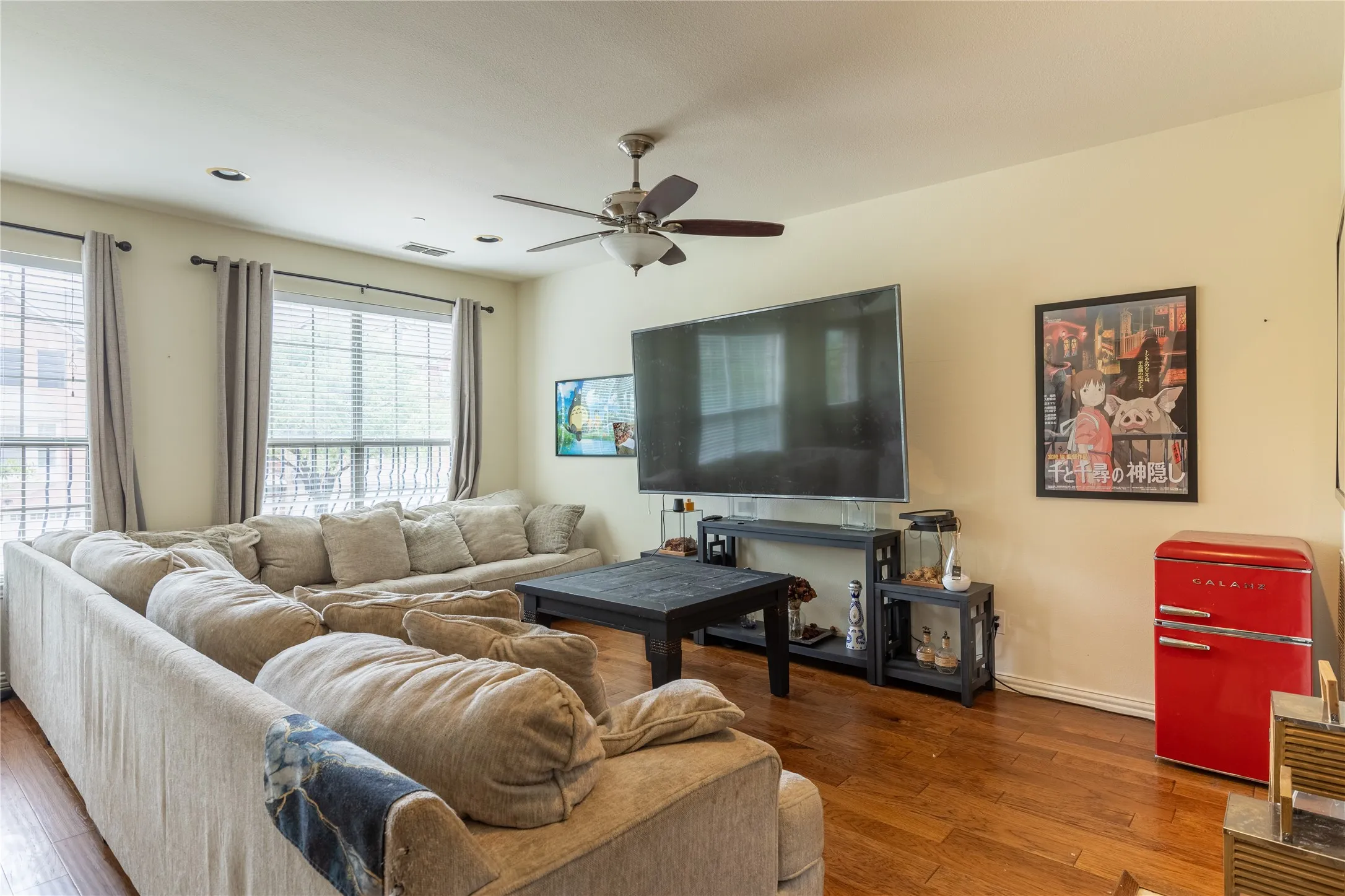 Single Family Residence For Sale in Denton County , 2529 Jacobson Drive, Lewisville, Texas 75067, 3 Bedroom, 4 Bathroom, 2 Garage spaces, 2,385 Sqft, built in 2007, mls#21347225, Real Estate Agent in Lewisville, Homes For Sale in Denton county, Homes For Sale in Lewisville, Realtor in Lewisville Texas, Real Estate Brokerage Independent Realty Texas, Luminita Cordes Realtor