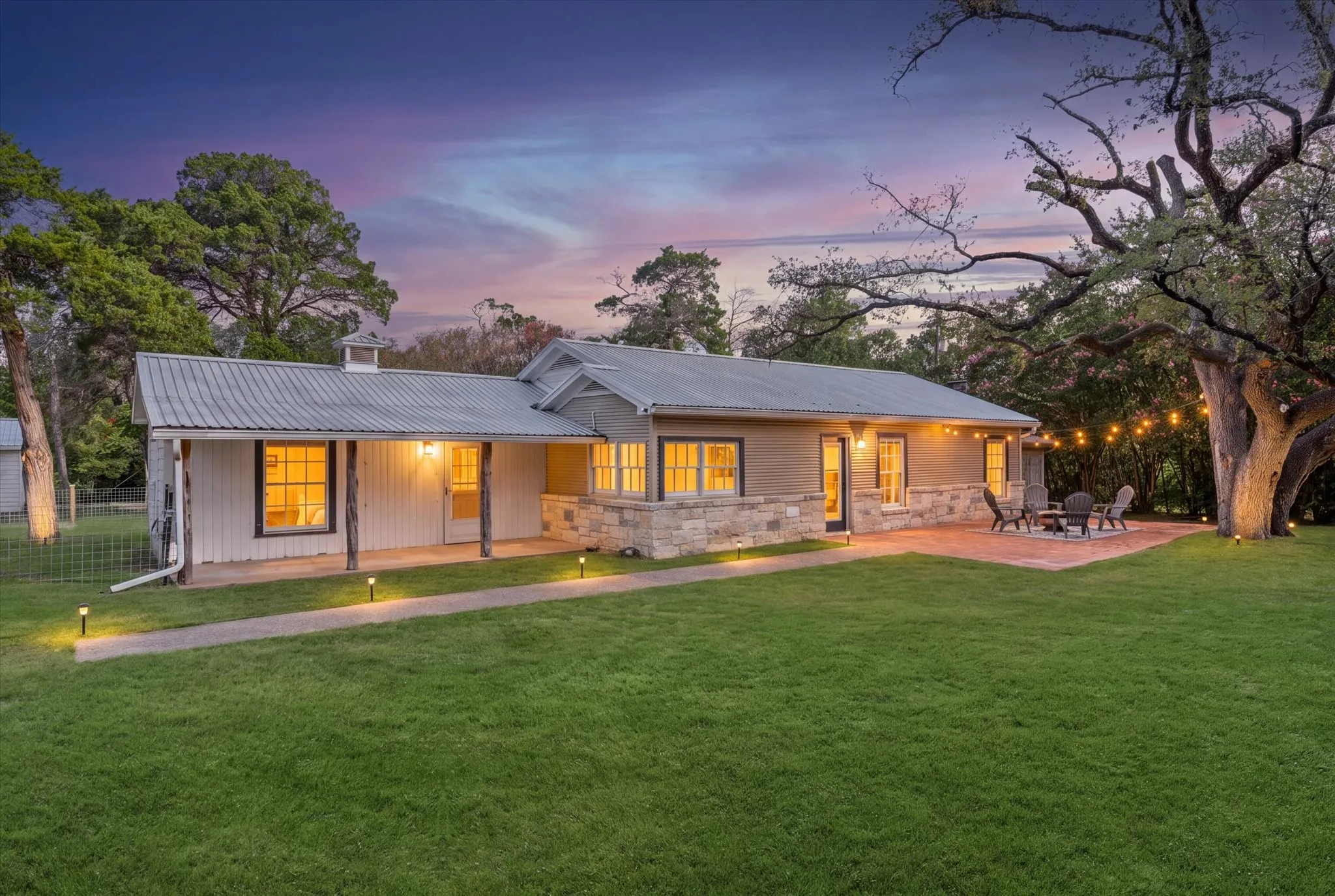 Single Family Residence For Sale in Mc Lennan County , 5625 Oakview Street, Waco, Texas 76710, 3 Bedroom, 2 Bathroom, Garage spaces, 2,124 Sqft, built in 1940, mls#21346818, Real Estate Agent in Waco, Homes For Sale in Mc Lennan county, Homes For Sale in Waco, Realtor in Waco Texas, Real Estate Brokerage Independent Realty Texas, Luminita Cordes Realtor