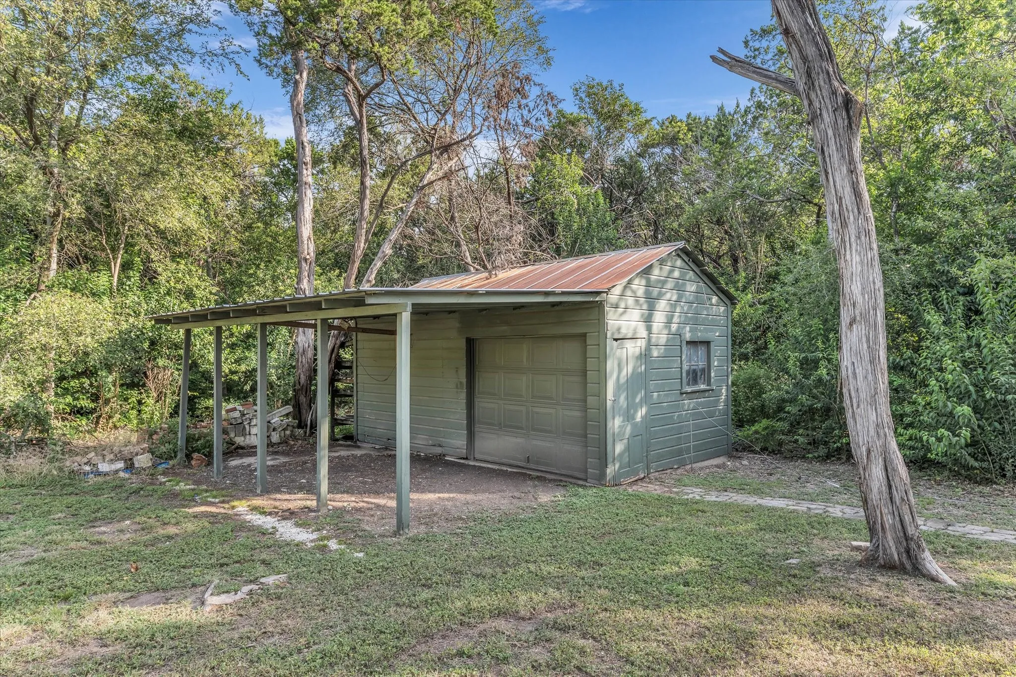Single Family Residence For Sale in Mc Lennan County , 5625 Oakview Street, Waco, Texas 76710, 3 Bedroom, 2 Bathroom, Garage spaces, 2,124 Sqft, built in 1940, mls#21346818, Real Estate Agent in Waco, Homes For Sale in Mc Lennan county, Homes For Sale in Waco, Realtor in Waco Texas, Real Estate Brokerage Independent Realty Texas, Luminita Cordes Realtor