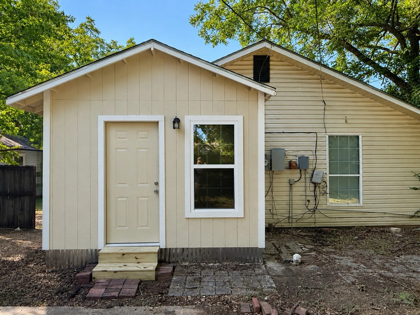 Single Family Residence For Sale in Mc Lennan County , 2321 Alexander Avenue, Waco, Texas 76708, 2 Bedroom, 1 Bathroom, Garage spaces, 840 Sqft, built in 1948, mls#21347352, Real Estate Agent in Waco, Homes For Sale in Mc Lennan county, Homes For Sale in Waco, Realtor in Waco Texas, Real Estate Brokerage Independent Realty Texas, Luminita Cordes Realtor