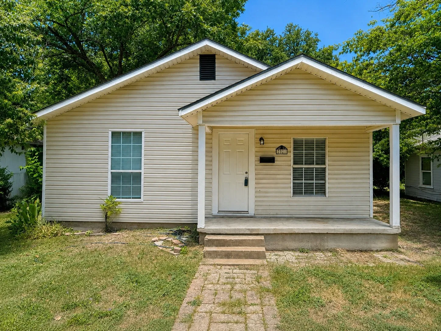 Single Family Residence For Sale in Mc Lennan County , 2321 Alexander Avenue, Waco, Texas 76708, 2 Bedroom, 1 Bathroom, Garage spaces, 840 Sqft, built in 1948, mls#21347352, Real Estate Agent in Waco, Homes For Sale in Mc Lennan county, Homes For Sale in Waco, Realtor in Waco Texas, Real Estate Brokerage Independent Realty Texas, Luminita Cordes Realtor
