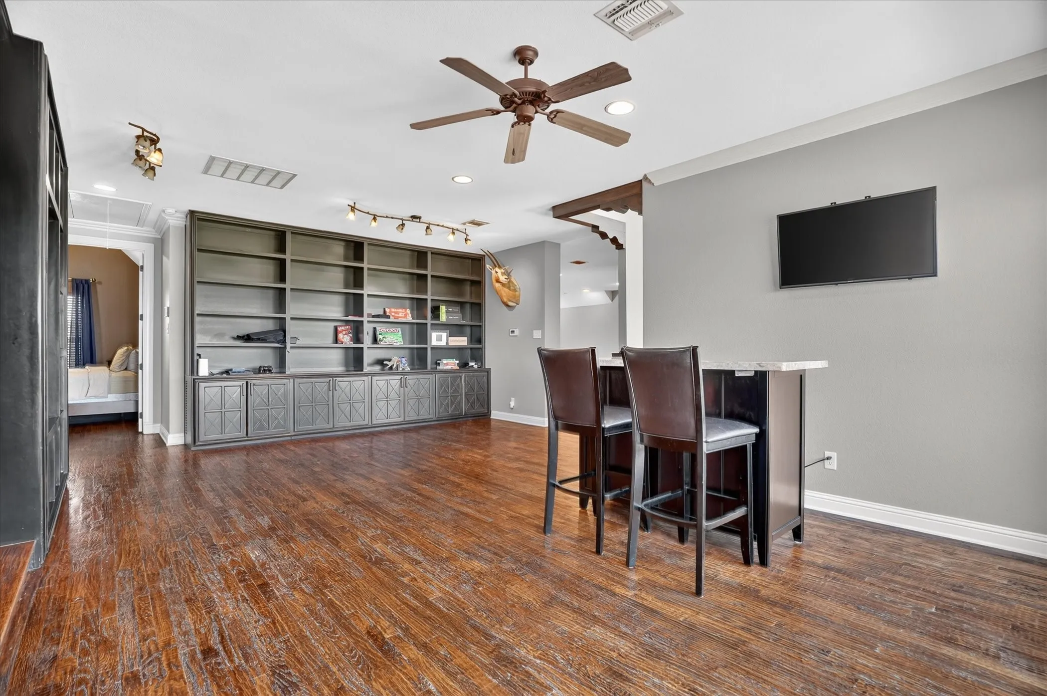 Single Family Residence For Sale in Tarrant County , 10808 Hawkins Home Boulevard, Benbrook, Texas 76126, 4 Bedroom, 5 Bathroom, 3 Garage spaces, 4,083 Sqft, built in 2004, mls#21347355, Real Estate Agent in Benbrook, Homes For Sale in Tarrant county, Homes For Sale in Benbrook, Realtor in Benbrook Texas, Real Estate Brokerage Independent Realty Texas, Luminita Cordes Realtor
