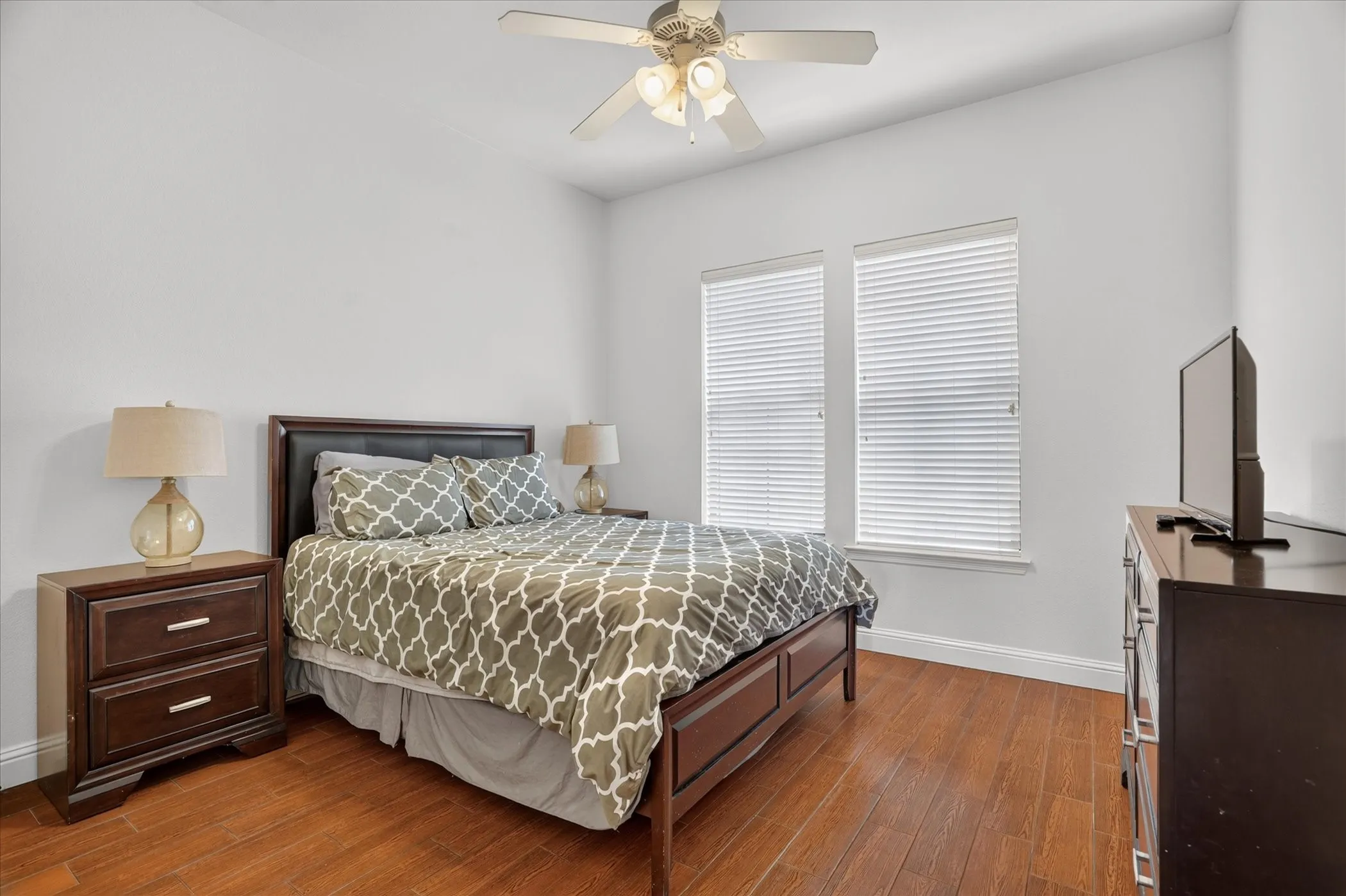 Single Family Residence For Sale in Tarrant County , 10808 Hawkins Home Boulevard, Benbrook, Texas 76126, 4 Bedroom, 5 Bathroom, 3 Garage spaces, 4,083 Sqft, built in 2004, mls#21347355, Real Estate Agent in Benbrook, Homes For Sale in Tarrant county, Homes For Sale in Benbrook, Realtor in Benbrook Texas, Real Estate Brokerage Independent Realty Texas, Luminita Cordes Realtor