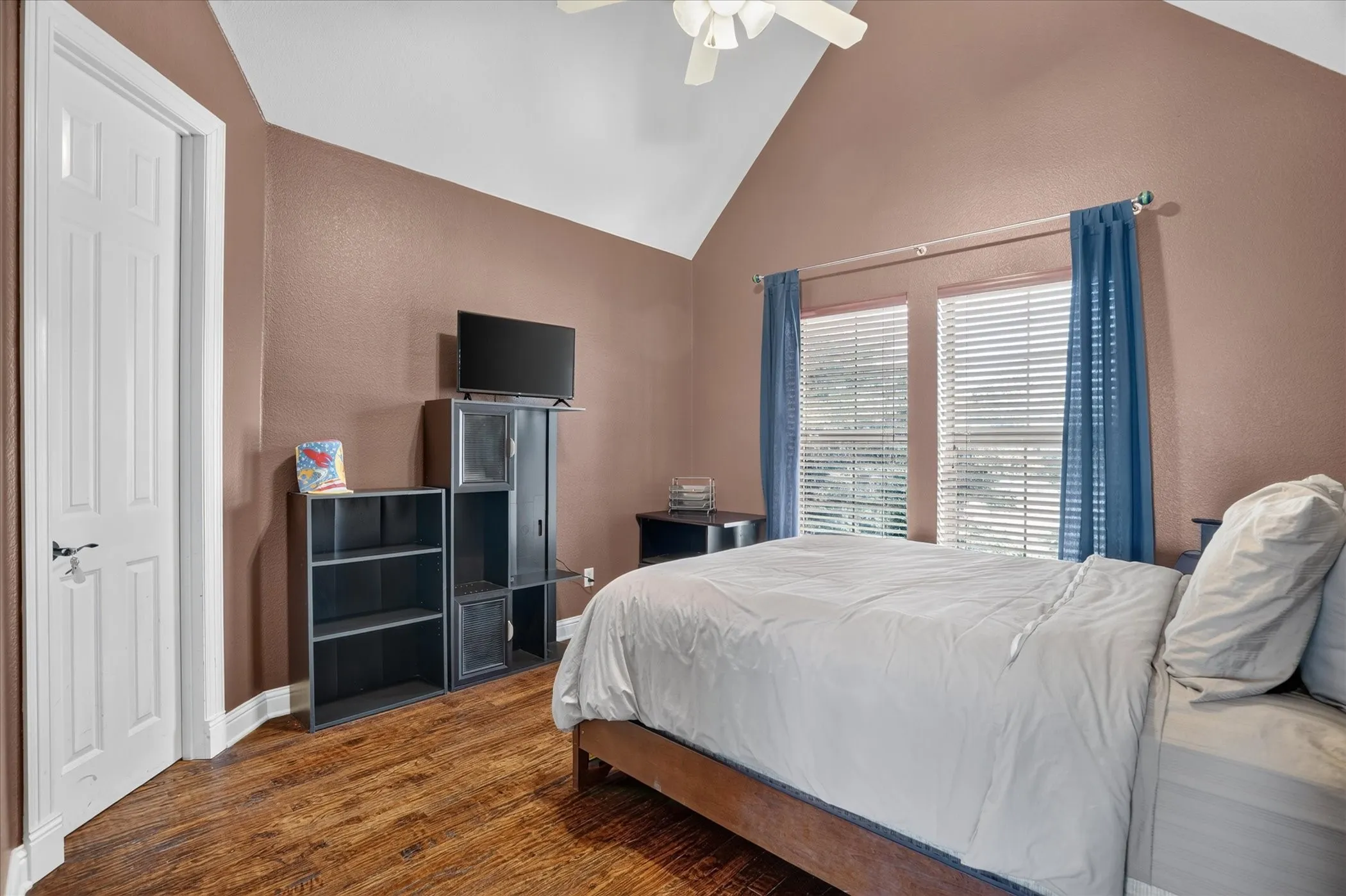 Single Family Residence For Sale in Tarrant County , 10808 Hawkins Home Boulevard, Benbrook, Texas 76126, 4 Bedroom, 5 Bathroom, 3 Garage spaces, 4,083 Sqft, built in 2004, mls#21347355, Real Estate Agent in Benbrook, Homes For Sale in Tarrant county, Homes For Sale in Benbrook, Realtor in Benbrook Texas, Real Estate Brokerage Independent Realty Texas, Luminita Cordes Realtor