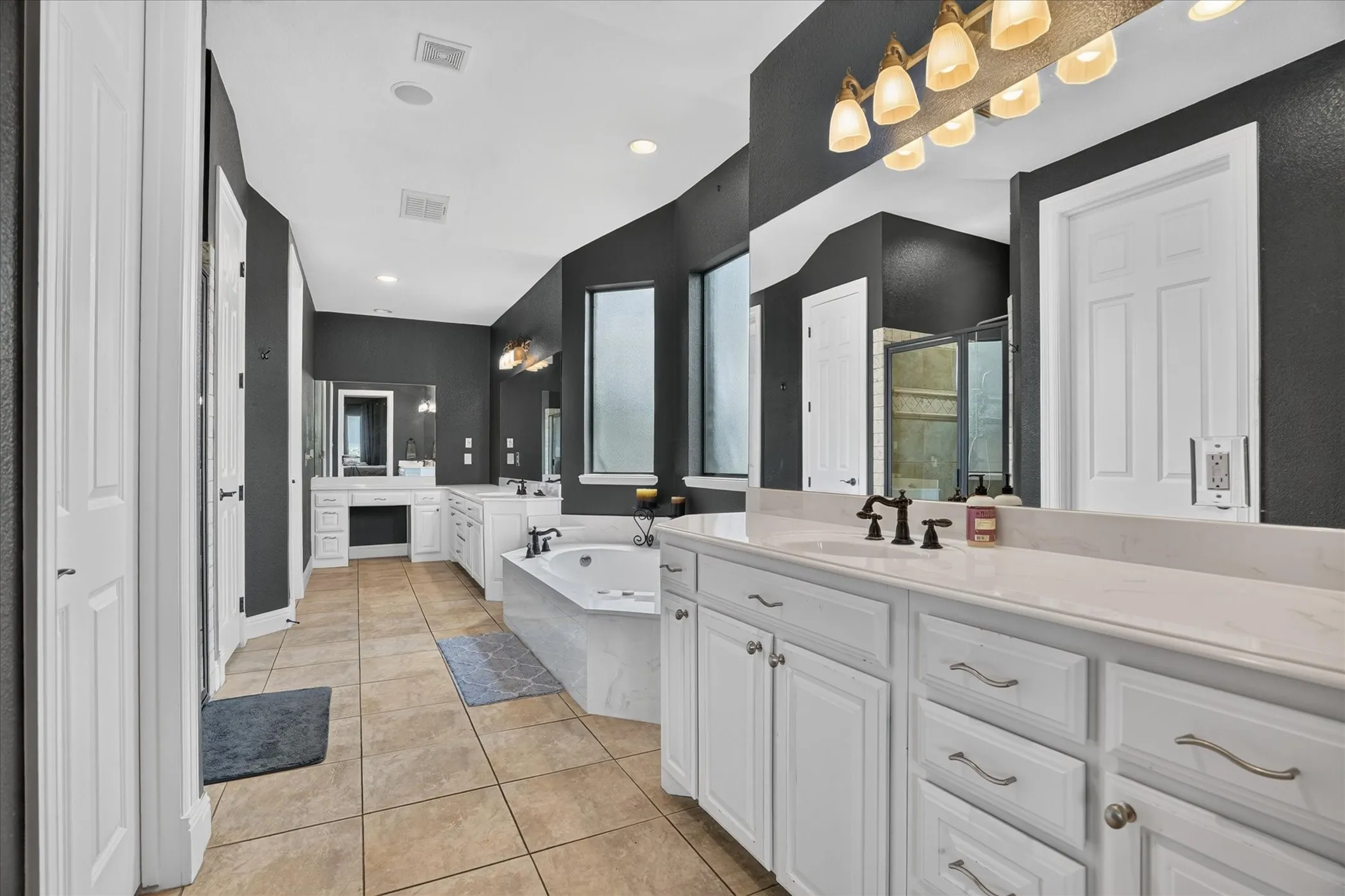 Single Family Residence For Sale in Tarrant County , 10808 Hawkins Home Boulevard, Benbrook, Texas 76126, 4 Bedroom, 5 Bathroom, 3 Garage spaces, 4,083 Sqft, built in 2004, mls#21347355, Real Estate Agent in Benbrook, Homes For Sale in Tarrant county, Homes For Sale in Benbrook, Realtor in Benbrook Texas, Real Estate Brokerage Independent Realty Texas, Luminita Cordes Realtor