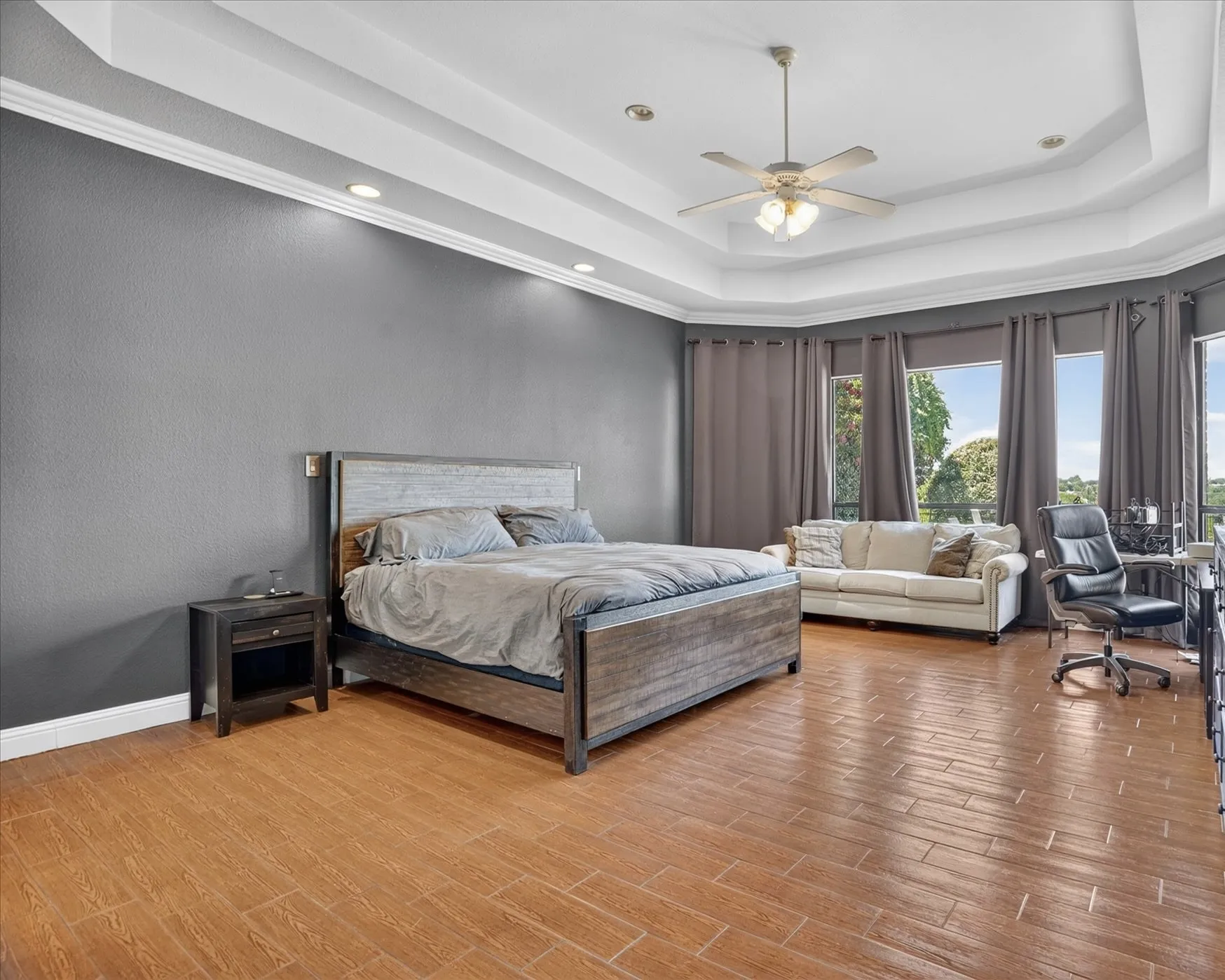 Single Family Residence For Sale in Tarrant County , 10808 Hawkins Home Boulevard, Benbrook, Texas 76126, 4 Bedroom, 5 Bathroom, 3 Garage spaces, 4,083 Sqft, built in 2004, mls#21347355, Real Estate Agent in Benbrook, Homes For Sale in Tarrant county, Homes For Sale in Benbrook, Realtor in Benbrook Texas, Real Estate Brokerage Independent Realty Texas, Luminita Cordes Realtor