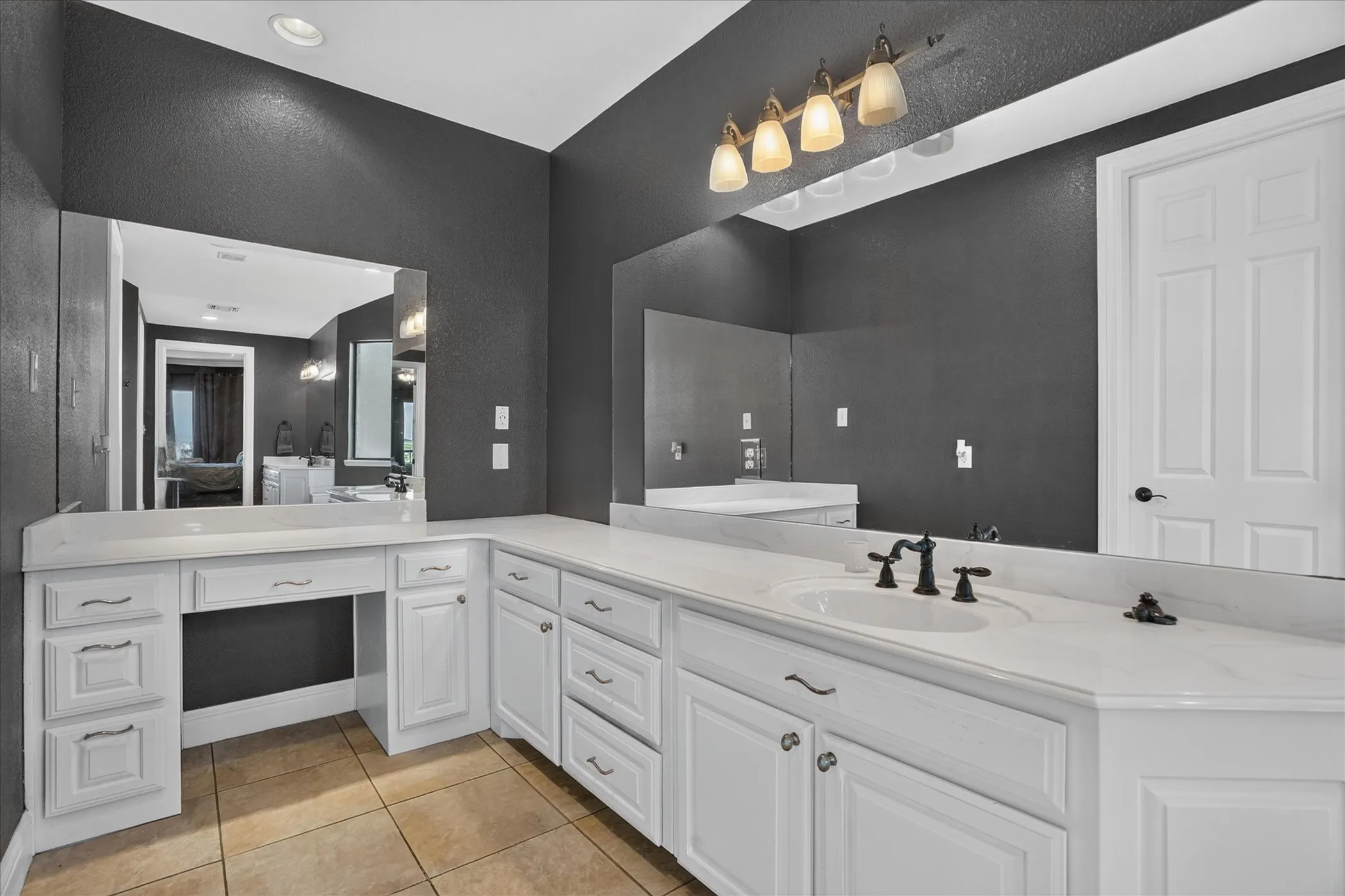 Single Family Residence For Sale in Tarrant County , 10808 Hawkins Home Boulevard, Benbrook, Texas 76126, 4 Bedroom, 5 Bathroom, 3 Garage spaces, 4,083 Sqft, built in 2004, mls#21347355, Real Estate Agent in Benbrook, Homes For Sale in Tarrant county, Homes For Sale in Benbrook, Realtor in Benbrook Texas, Real Estate Brokerage Independent Realty Texas, Luminita Cordes Realtor
