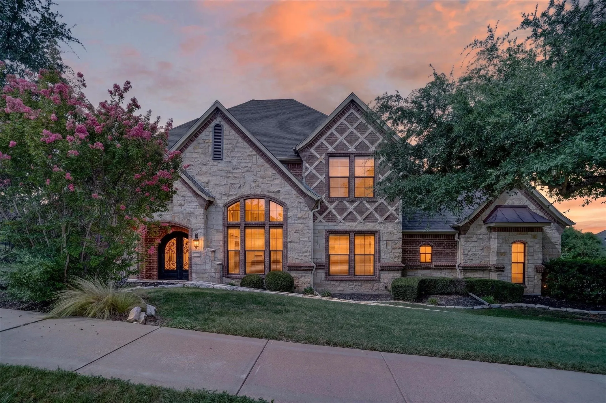Single Family Residence For Sale in Tarrant County , 10808 Hawkins Home Boulevard, Benbrook, Texas 76126, 4 Bedroom, 5 Bathroom, 3 Garage spaces, 4,083 Sqft, built in 2004, mls#21347355, Real Estate Agent in Benbrook, Homes For Sale in Tarrant county, Homes For Sale in Benbrook, Realtor in Benbrook Texas, Real Estate Brokerage Independent Realty Texas, Luminita Cordes Realtor