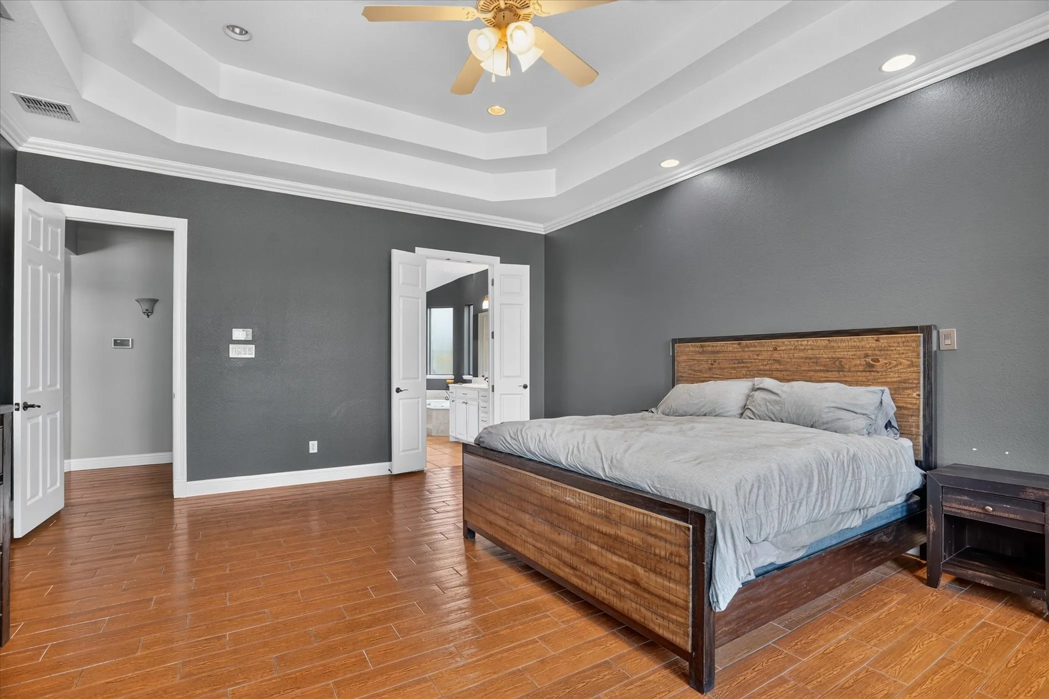 Single Family Residence For Sale in Tarrant County , 10808 Hawkins Home Boulevard, Benbrook, Texas 76126, 4 Bedroom, 5 Bathroom, 3 Garage spaces, 4,083 Sqft, built in 2004, mls#21347355, Real Estate Agent in Benbrook, Homes For Sale in Tarrant county, Homes For Sale in Benbrook, Realtor in Benbrook Texas, Real Estate Brokerage Independent Realty Texas, Luminita Cordes Realtor
